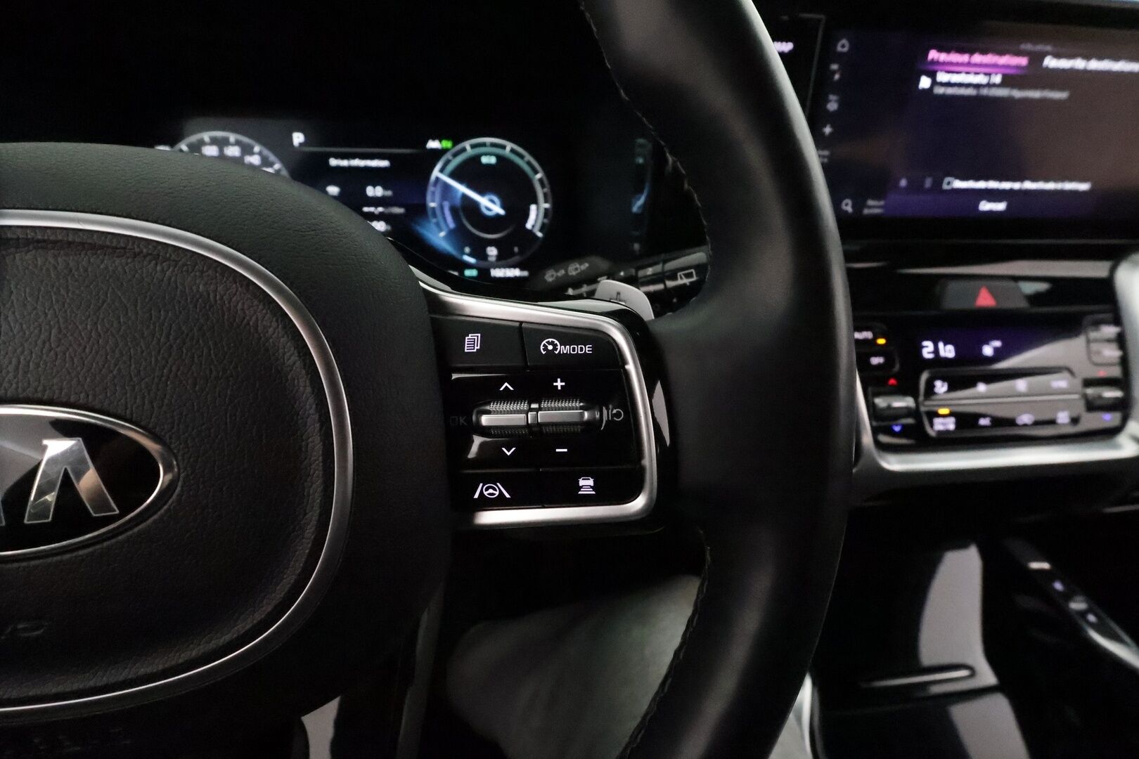 Kia Sorento 2021 1,6 T-GDI Plug-in Hybrid AWD Business Luxury AT 7P *ACC / Ilmastoidut Nahat / BOSE / 360° / Koukku / Muistipenkki* - Suomi-auto / Kahdet renkaat aluvanteilla 