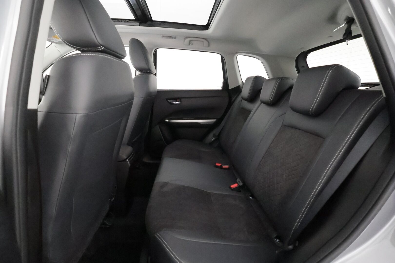 Suzuki Vitara 2024 1,5 HYBRID 4WD GLX+SR 6AGS-aut - | ACC | Panorama | LED | Nahka-alcantara | P.kamera ja tutkat | Navi | BSM | Kaistavahti | Keyless | Bluetooth | Merkkihuollot | 1-om suomiauto |