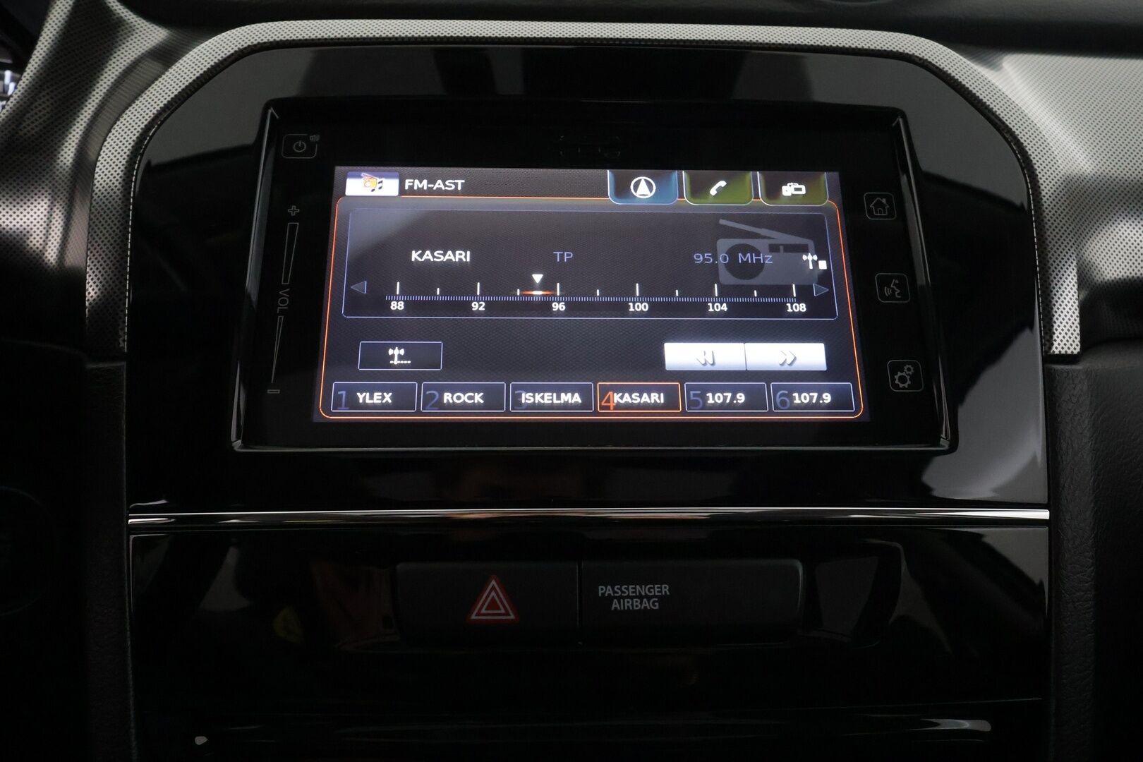 Suzuki Vitara 2024 1,5 HYBRID 4WD GLX+SR 6AGS-aut - | ACC | Panorama | LED | Nahka-alcantara | P.kamera ja tutkat | Navi | BSM | Kaistavahti | Keyless | Bluetooth | Merkkihuollot | 1-om suomiauto |