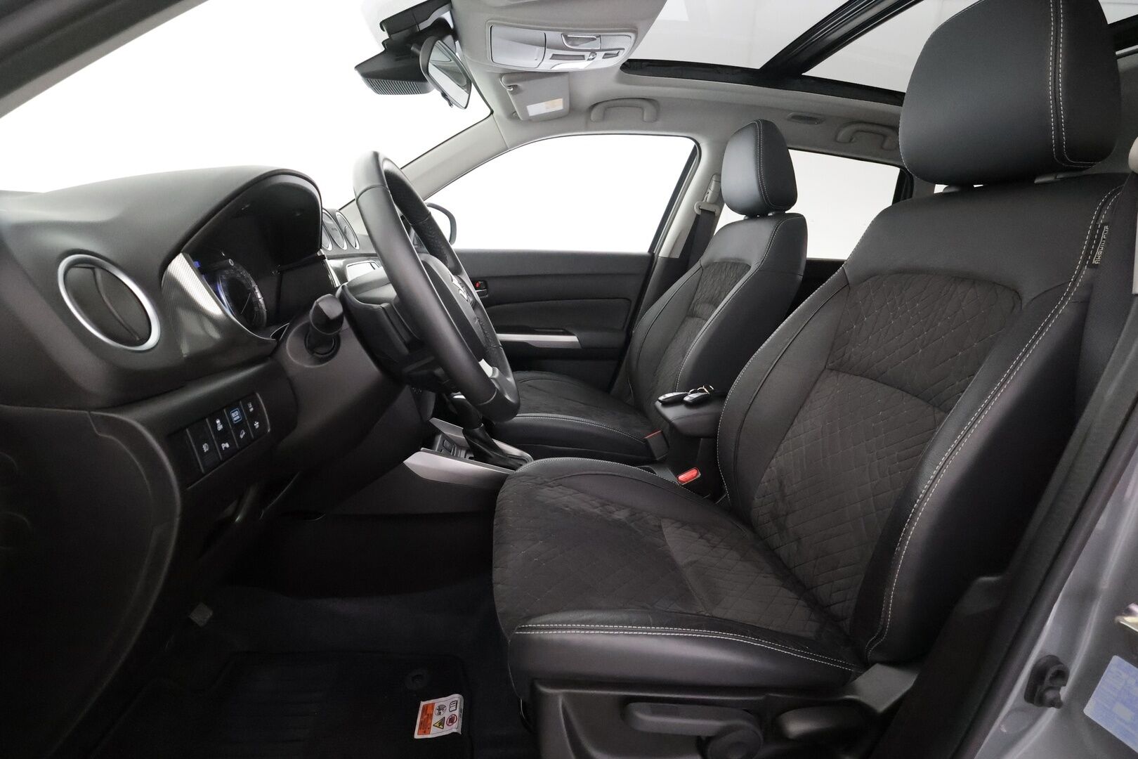 Suzuki Vitara 2024 1,5 HYBRID 4WD GLX+SR 6AGS-aut - | ACC | Panorama | LED | Nahka-alcantara | P.kamera ja tutkat | Navi | BSM | Kaistavahti | Keyless | Bluetooth | Merkkihuollot | 1-om suomiauto |
