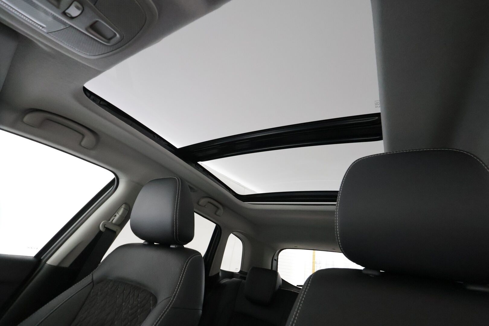 Suzuki Vitara 2024 1,5 HYBRID 4WD GLX+SR 6AGS-aut - | ACC | Panorama | LED | Nahka-alcantara | P.kamera ja tutkat | Navi | BSM | Kaistavahti | Keyless | Bluetooth | Merkkihuollot | 1-om suomiauto |