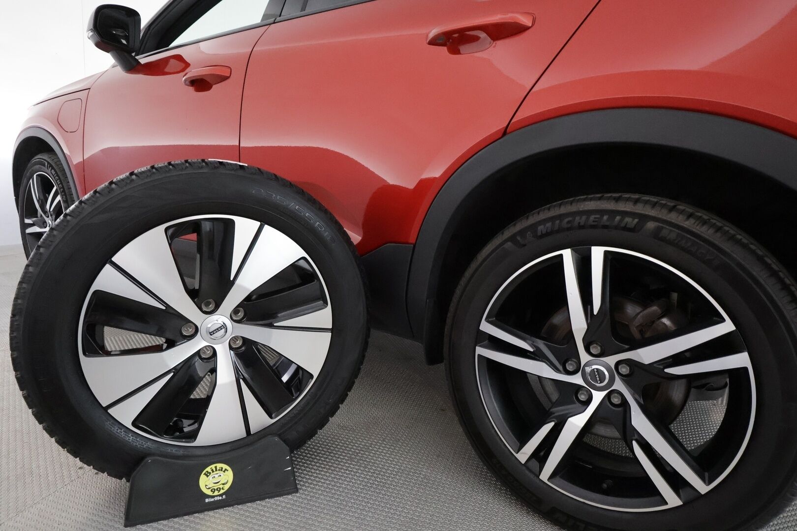 Volvo XC40 2021 T5 TwE Business R-Design aut **H&K / Webasto / Adapt.Vakkari / LED-valot / P.Kamera / Sporttipenkit / Navi / Keyless** - 3,99 % KORKOTARJOUS TÄHÄN AUTOON 31.8. ASTI! - 1-om Suomi-auto / 2x Latauskaapelit / Kahdet Renkaat / Merkkihuollettu!