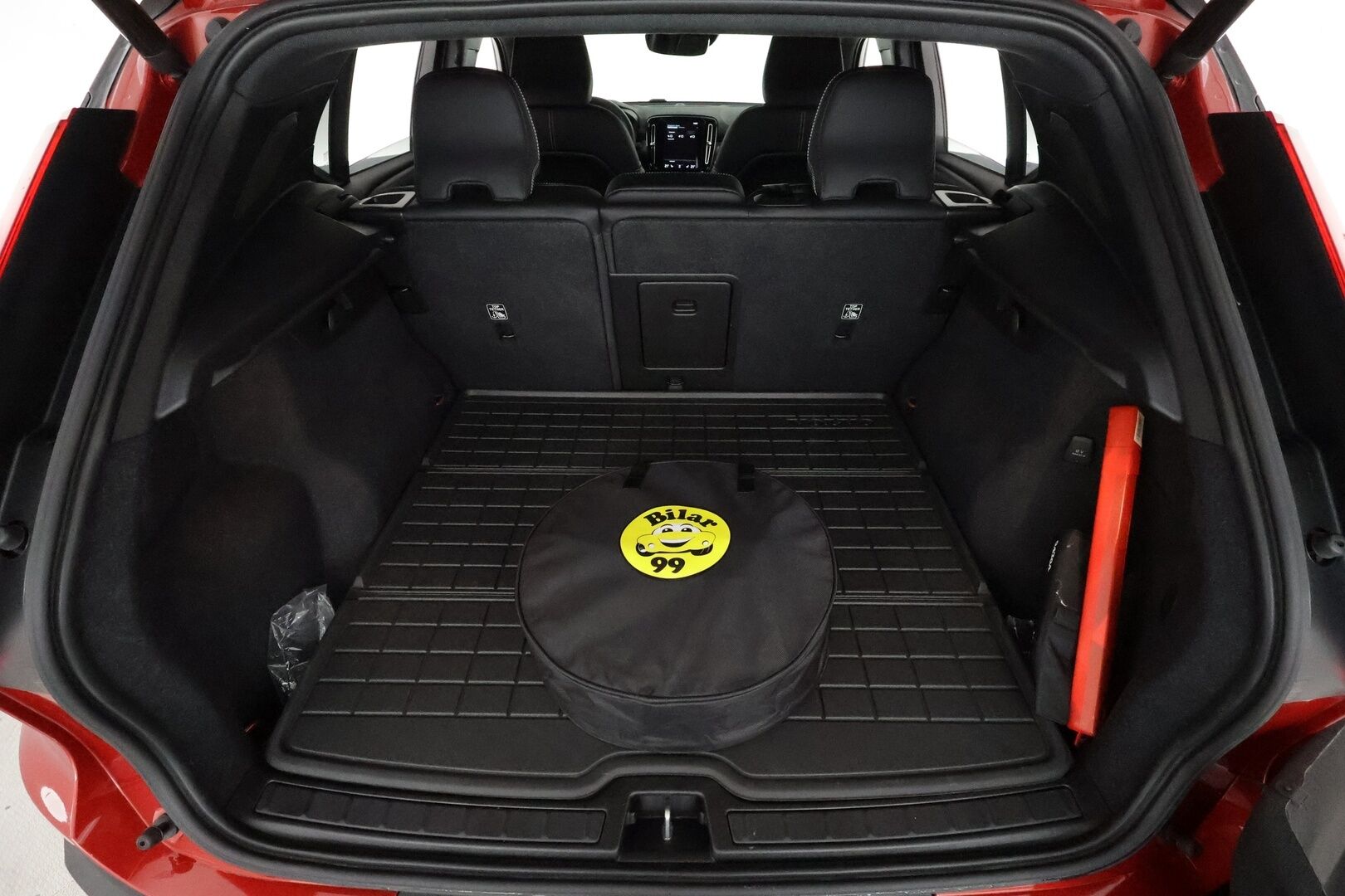 Volvo XC40 2021 T5 TwE Business R-Design aut **H&K / Webasto / Adapt.Vakkari / LED-valot / P.Kamera / Sporttipenkit / Navi / Keyless** - 3,99 % KORKOTARJOUS TÄHÄN AUTOON 31.8. ASTI! - 1-om Suomi-auto / 2x Latauskaapelit / Kahdet Renkaat / Merkkihuollettu!