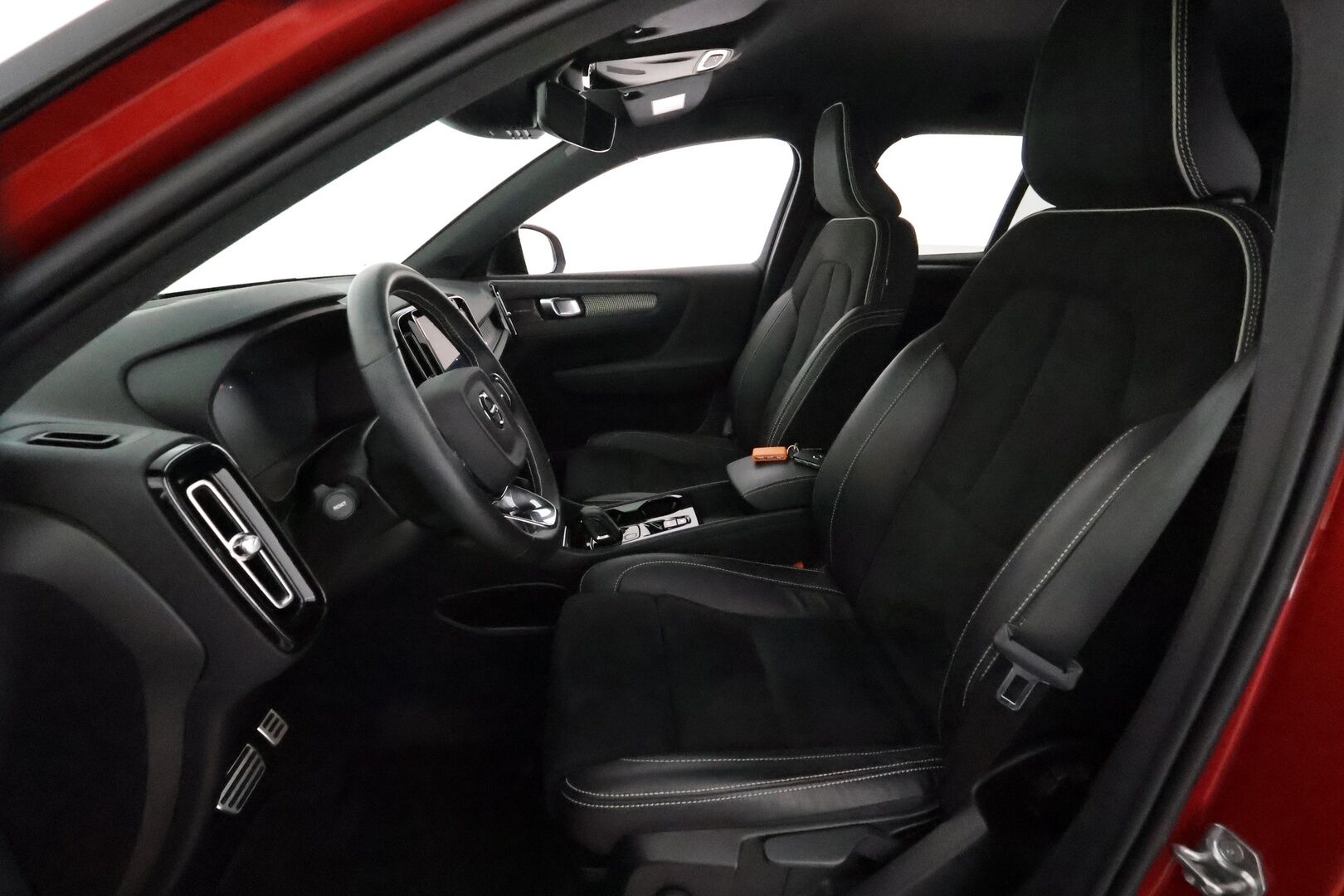 Volvo XC40 2021 T5 TwE Business R-Design aut **H&K / Webasto / Adapt.Vakkari / LED-valot / P.Kamera / Sporttipenkit / Navi / Keyless** - 3,99 % KORKOTARJOUS TÄHÄN AUTOON 31.8. ASTI! - 1-om Suomi-auto / 2x Latauskaapelit / Kahdet Renkaat / Merkkihuollettu!