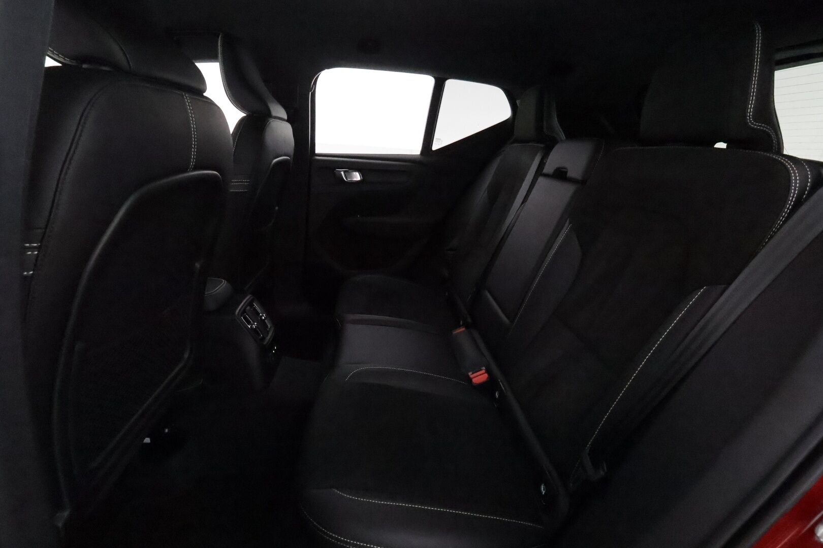 Volvo XC40 2021 T5 TwE Business R-Design aut **H&K / Webasto / Adapt.Vakkari / LED-valot / P.Kamera / Sporttipenkit / Navi / Keyless** - 3,99 % KORKOTARJOUS TÄHÄN AUTOON 31.8. ASTI! - 1-om Suomi-auto / 2x Latauskaapelit / Kahdet Renkaat / Merkkihuollettu!