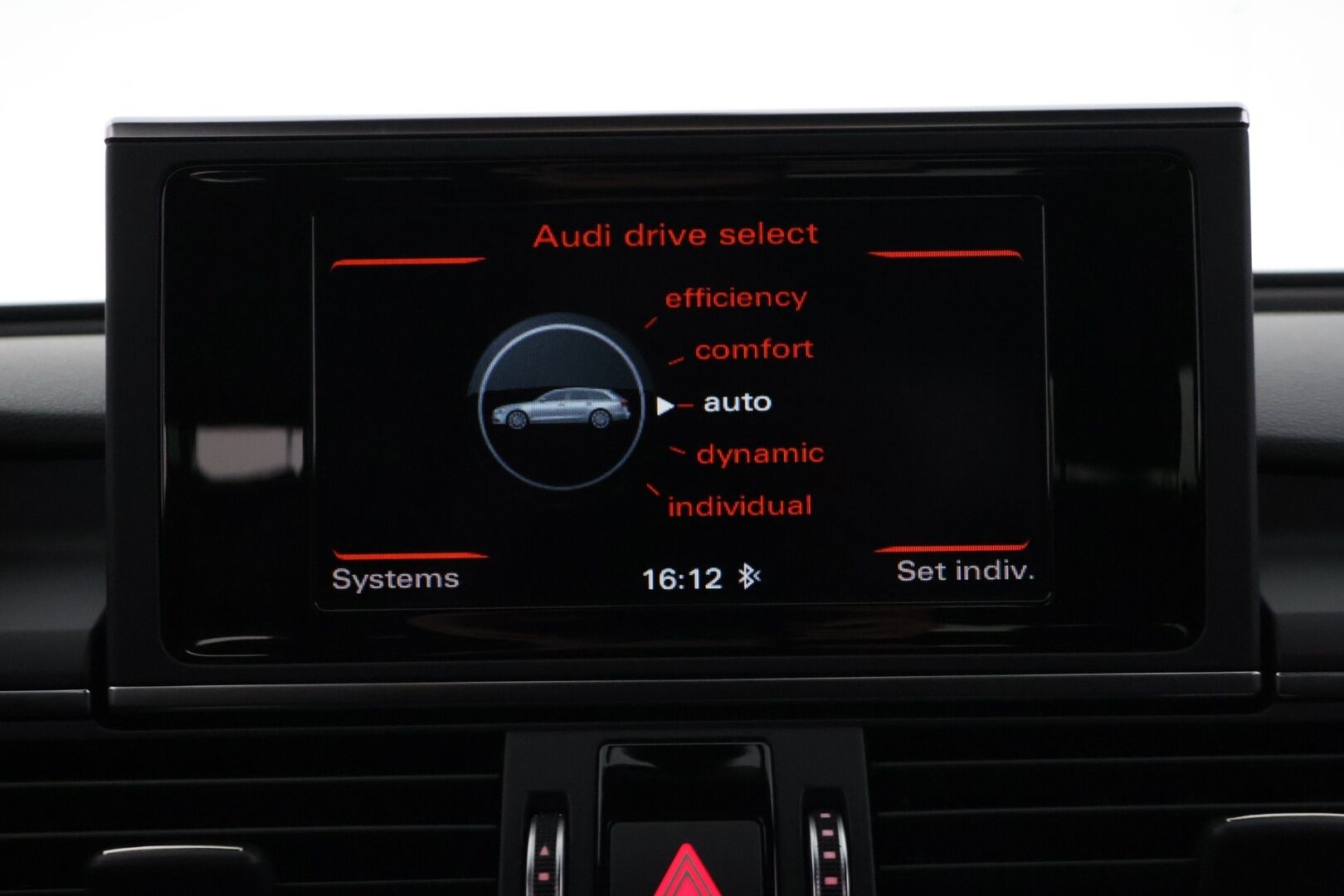 Audi A6 2018 A6 Avant Farmari (AC) 4ov 1968cm3 A *Vakkari / BOSE / Webasto / Sporttipenkit / Koukku / Navi / Musta sisäkatto / Sähkökontti* - *Näyttävä / Neliveto / Farmari*