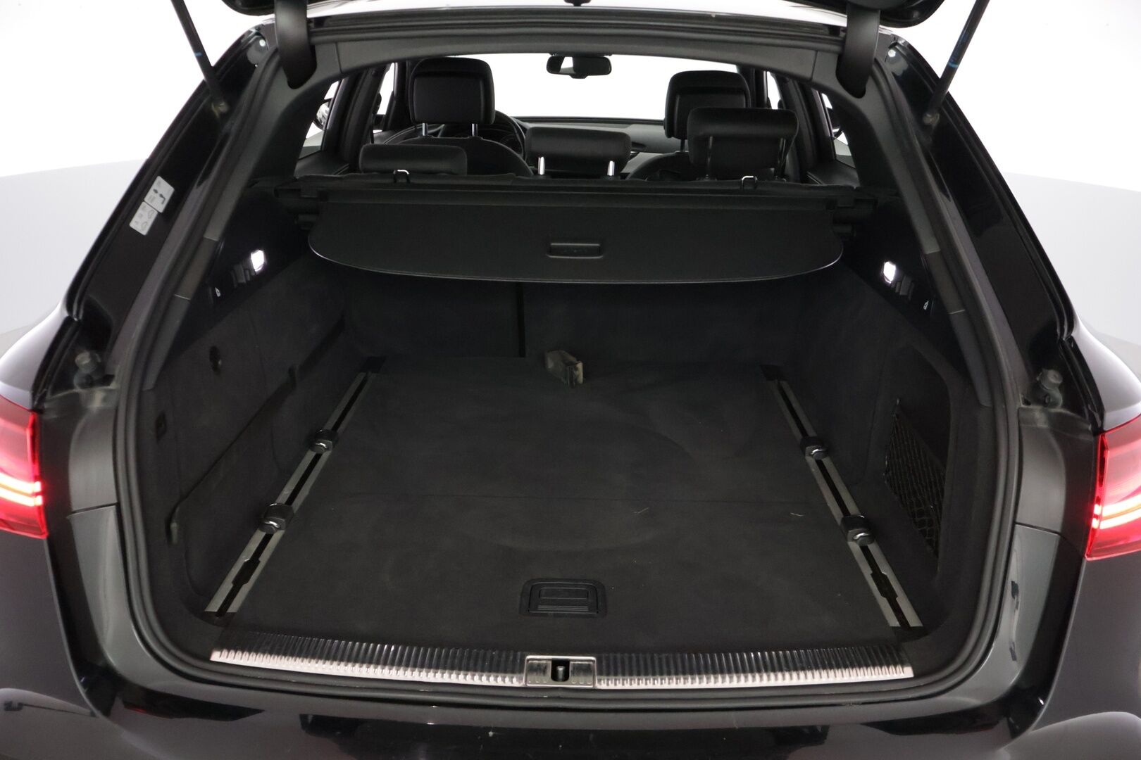 Audi A6 2018 A6 Avant Farmari (AC) 4ov 1968cm3 A *Vakkari / BOSE / Webasto / Sporttipenkit / Koukku / Navi / Musta sisäkatto / Sähkökontti* - *Näyttävä / Neliveto / Farmari* - HULLUT VÄLIPÄIVÄT KORKOTARJOUS 2,49%