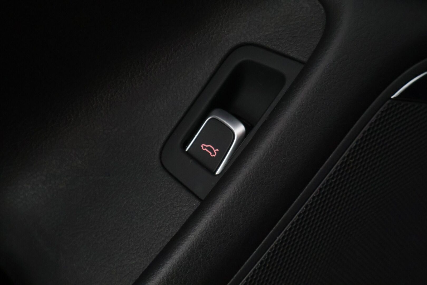 Audi A6 2018 A6 Avant Farmari (AC) 4ov 1968cm3 A *Vakkari / BOSE / Webasto / Sporttipenkit / Koukku / Navi / Musta sisäkatto / Sähkökontti* - *Näyttävä / Neliveto / Farmari* - HULLUT VÄLIPÄIVÄT KORKOTARJOUS 2,49%