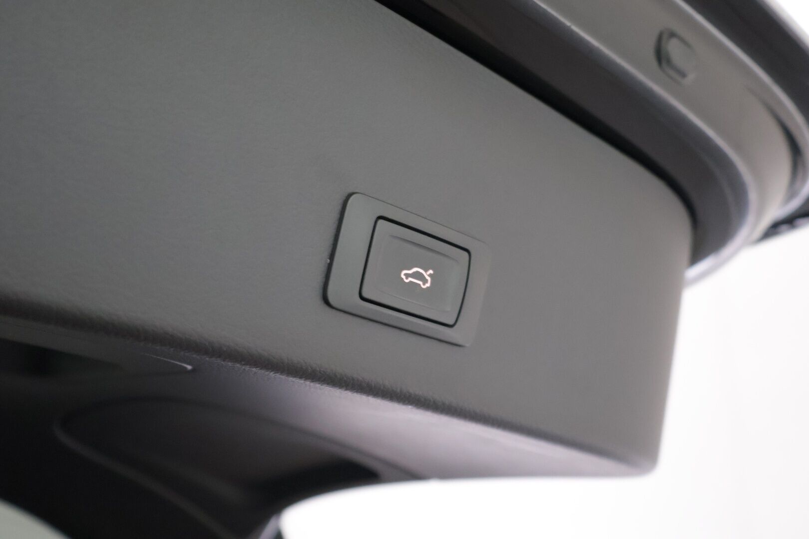 Audi A6 2018 A6 Avant Farmari (AC) 4ov 1968cm3 A *Vakkari / BOSE / Webasto / Sporttipenkit / Koukku / Navi / Musta sisäkatto / Sähkökontti* - *Näyttävä / Neliveto / Farmari*