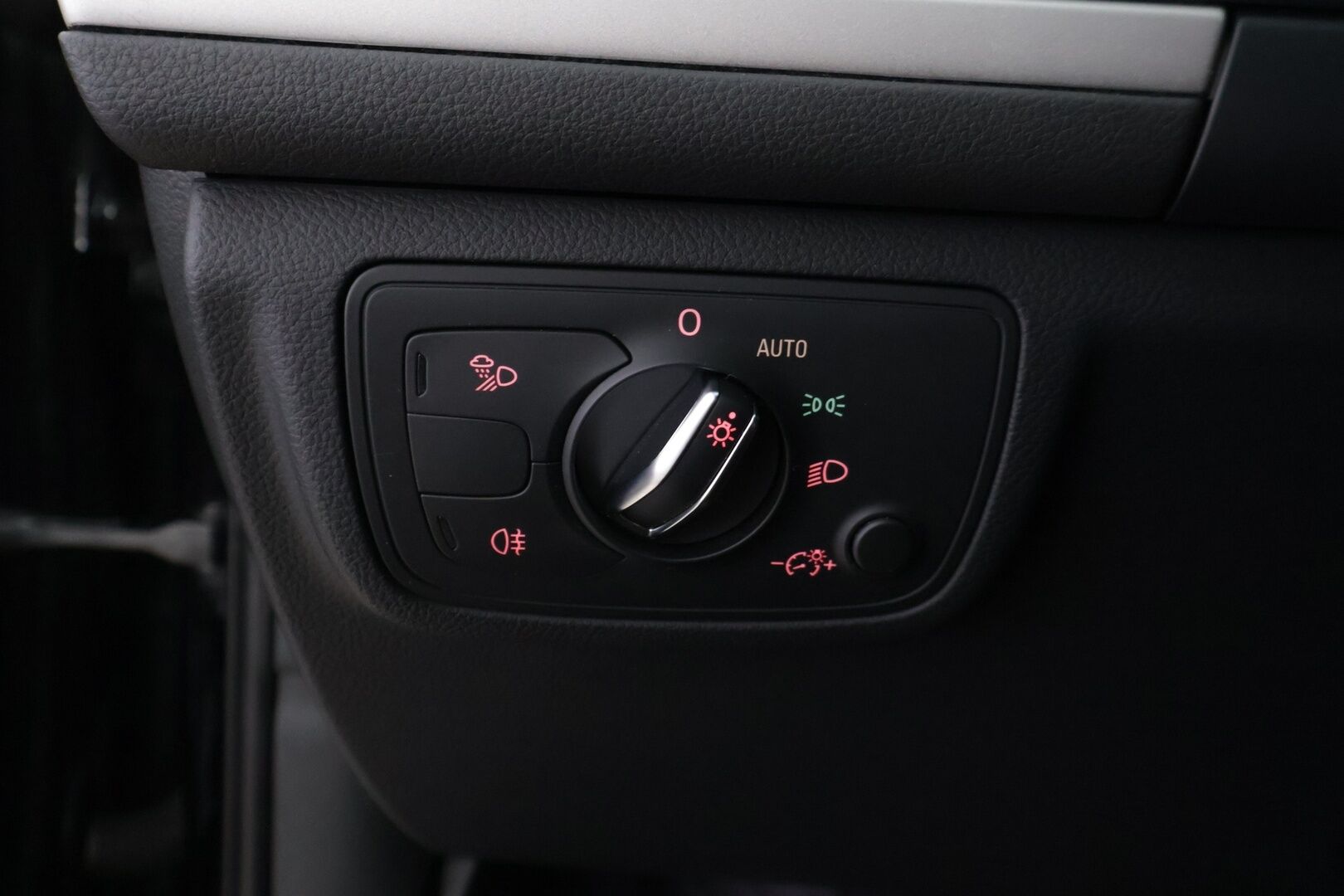 Audi A6 2018 A6 Avant Farmari (AC) 4ov 1968cm3 A *Vakkari / BOSE / Webasto / Sporttipenkit / Koukku / Navi / Musta sisäkatto / Sähkökontti* - *Näyttävä / Neliveto / Farmari* - HULLUT VÄLIPÄIVÄT KORKOTARJOUS 2,49%