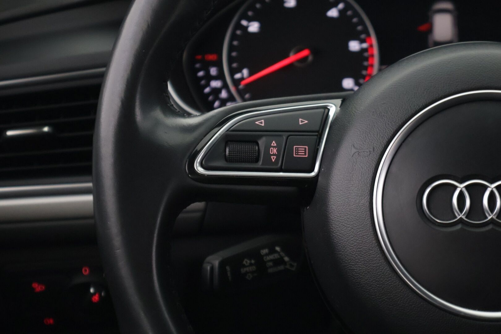 Audi A6 2018 A6 Avant Farmari (AC) 4ov 1968cm3 A *Vakkari / BOSE / Webasto / Sporttipenkit / Koukku / Navi / Musta sisäkatto / Sähkökontti* - *Näyttävä / Neliveto / Farmari* - HULLUT VÄLIPÄIVÄT KORKOTARJOUS 2,49%