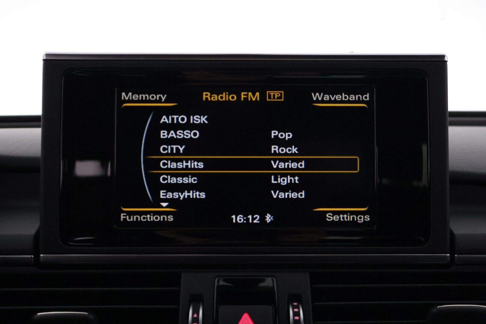 Audi A6 2018 A6 Avant Farmari (AC) 4ov 1968cm3 A *Vakkari / BOSE / Webasto / Sporttipenkit / Koukku / Navi / Musta sisäkatto / Sähkökontti* - *Näyttävä / Neliveto / Farmari* - HULLUT VÄLIPÄIVÄT KORKOTARJOUS 2,49%