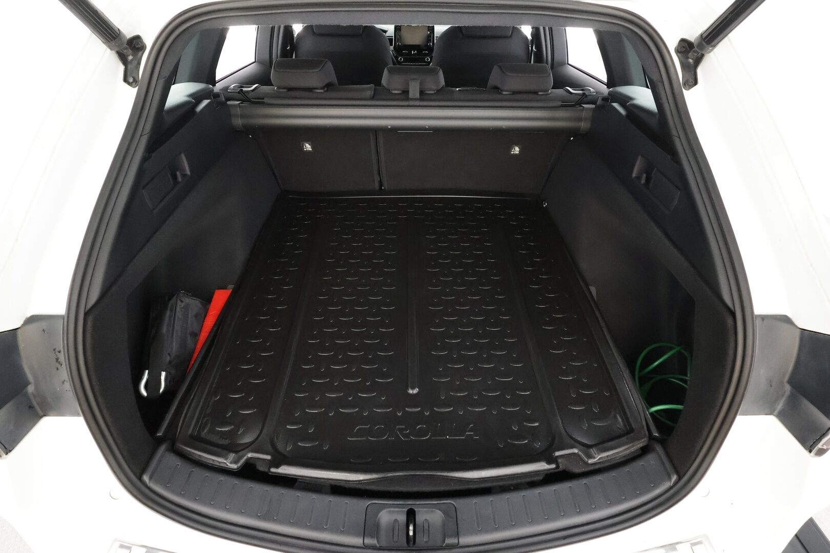 Toyota Corolla 2021 Touring Sports 1,8 Hybrid Active Edition * ACC / Webasto / P.kamera / Sähköluukku / LED / Navi / Keyless / Ratinlämmitin * - Suomi-auto / Kahdet renkaat aluvanteilla / Merkkihuollettu