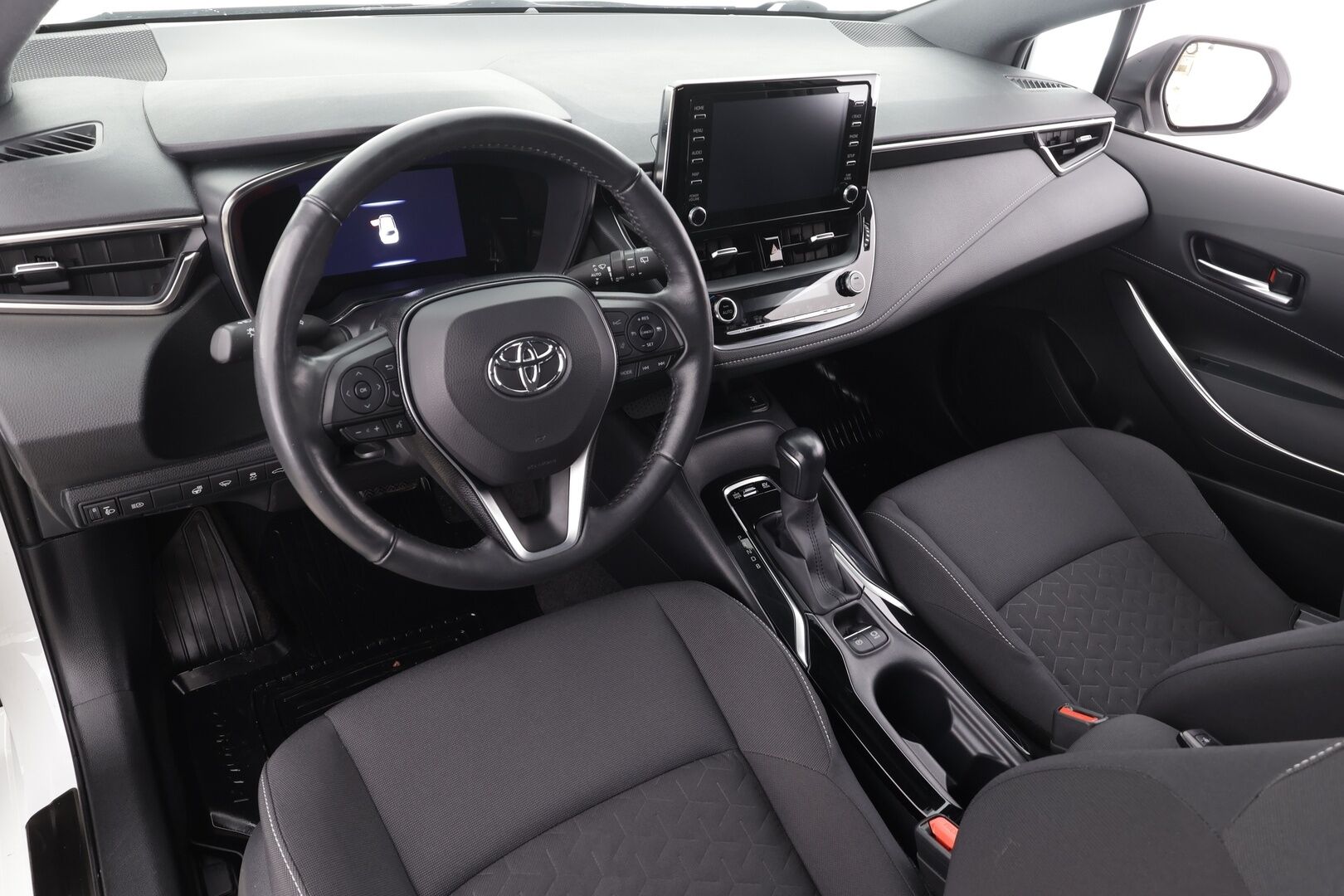 Toyota Corolla 2021 Touring Sports 1,8 Hybrid Active Edition * ACC / Webasto / P.kamera / Sähköluukku / LED / Navi / Keyless / Ratinlämmitin * - Suomi-auto / Kahdet renkaat aluvanteilla / Merkkihuollettu