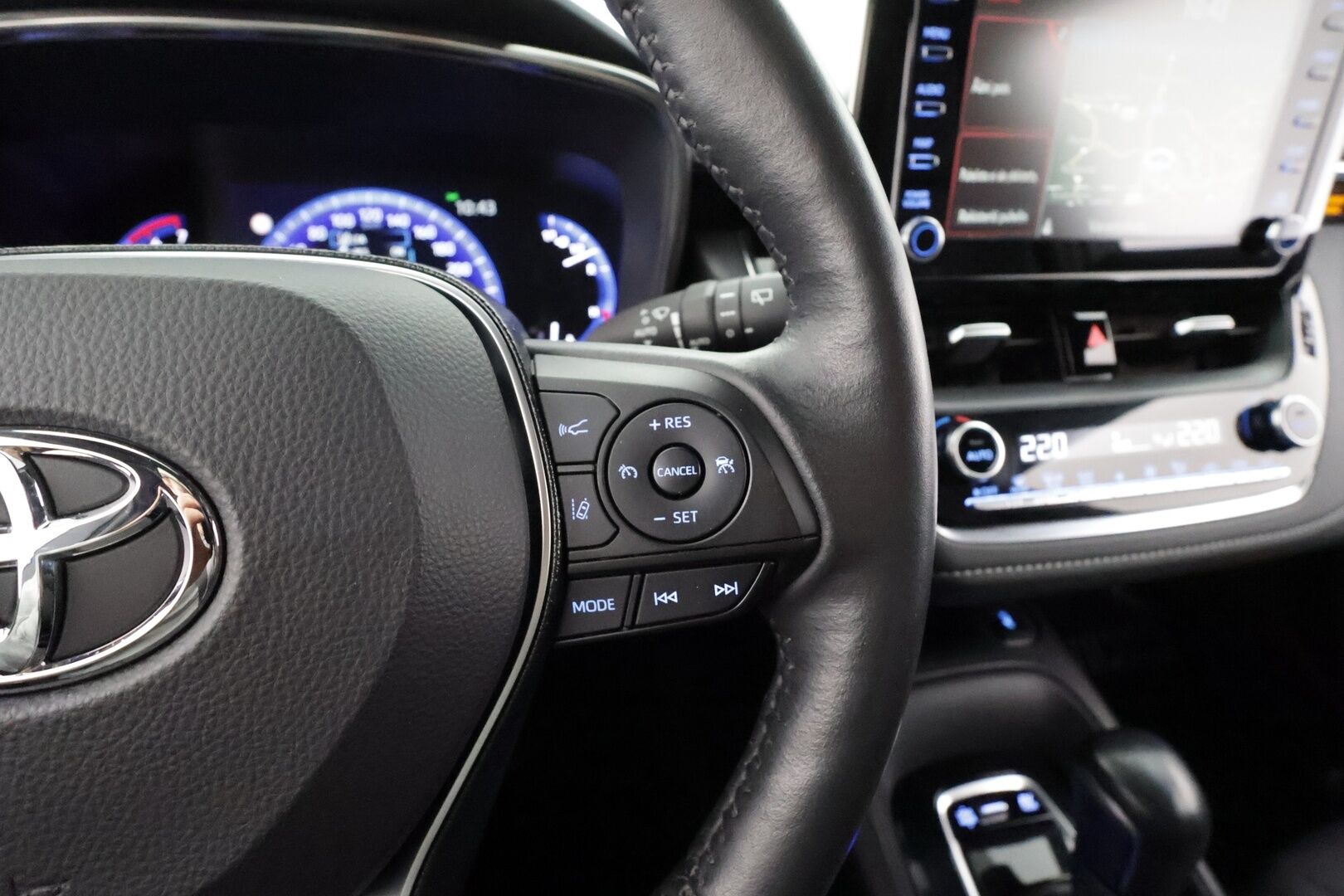 Toyota Corolla 2021 Touring Sports 1,8 Hybrid Active Edition * ACC / Webasto / P.kamera / Sähköluukku / LED / Navi / Keyless / Ratinlämmitin * - Suomi-auto / Kahdet renkaat aluvanteilla / Merkkihuollettu