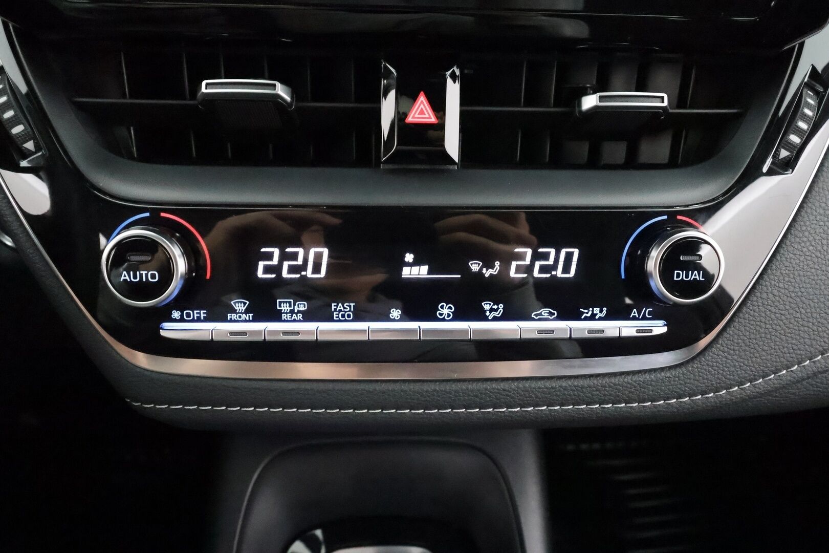 Toyota Corolla 2021 Touring Sports 1,8 Hybrid Active Edition * ACC / Webasto / P.kamera / Sähköluukku / LED / Navi / Keyless / Ratinlämmitin * - Suomi-auto / Kahdet renkaat aluvanteilla / Merkkihuollettu