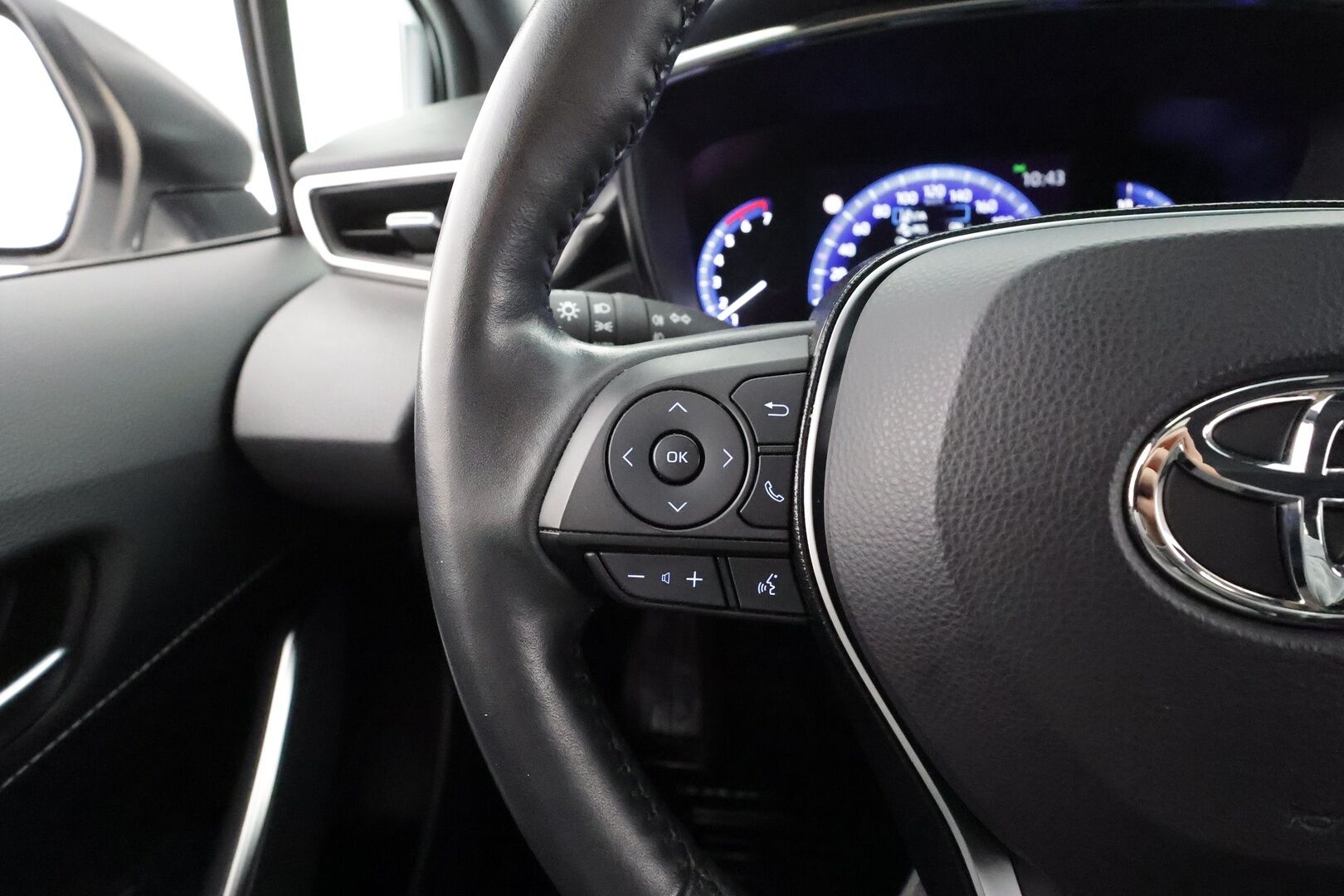 Toyota Corolla 2021 Touring Sports 1,8 Hybrid Active Edition * ACC / Webasto / P.kamera / Sähköluukku / LED / Navi / Keyless / Ratinlämmitin * - Suomi-auto / Kahdet renkaat aluvanteilla / Merkkihuollettu