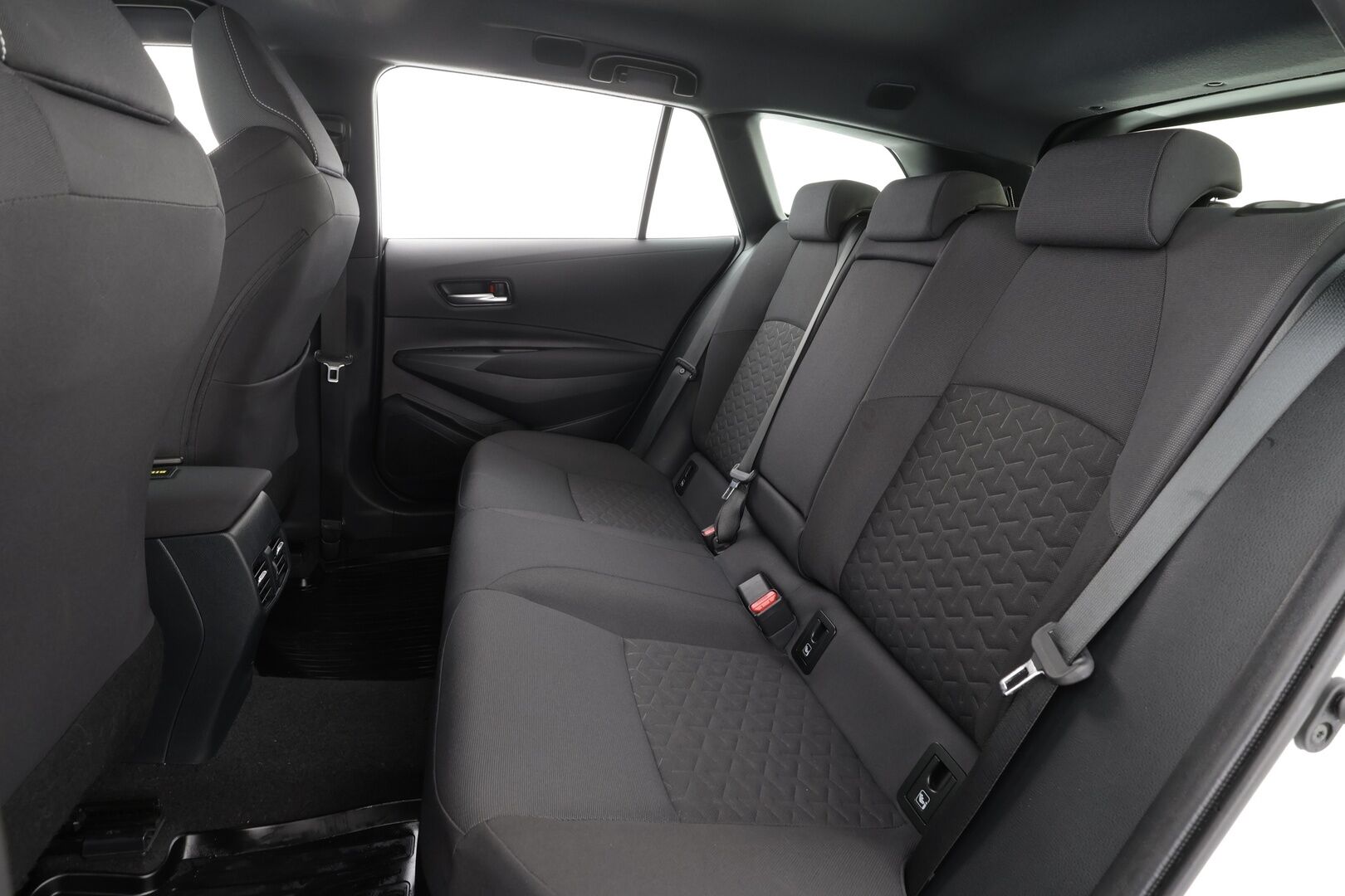 Toyota Corolla 2021 Touring Sports 1,8 Hybrid Active Edition * ACC / Webasto / P.kamera / Sähköluukku / LED / Navi / Keyless / Ratinlämmitin * - Suomi-auto / Kahdet renkaat aluvanteilla / Merkkihuollettu