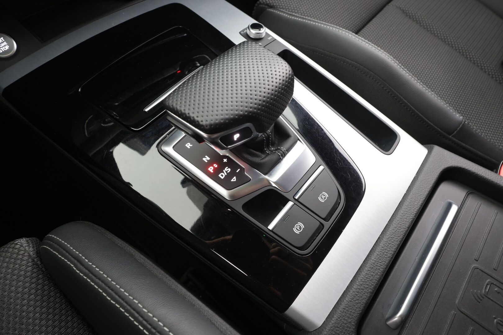 Audi Q5 2021 S line 55 TFSI e 270 kW quattro S tronic Electrified Edition - | ACC | Matrix | S-line sisä | Koukku | Sporttipenkit | Puolinahat | Digimittaristo | Navi | P.kamera | District green | 1-om suomiauto | 