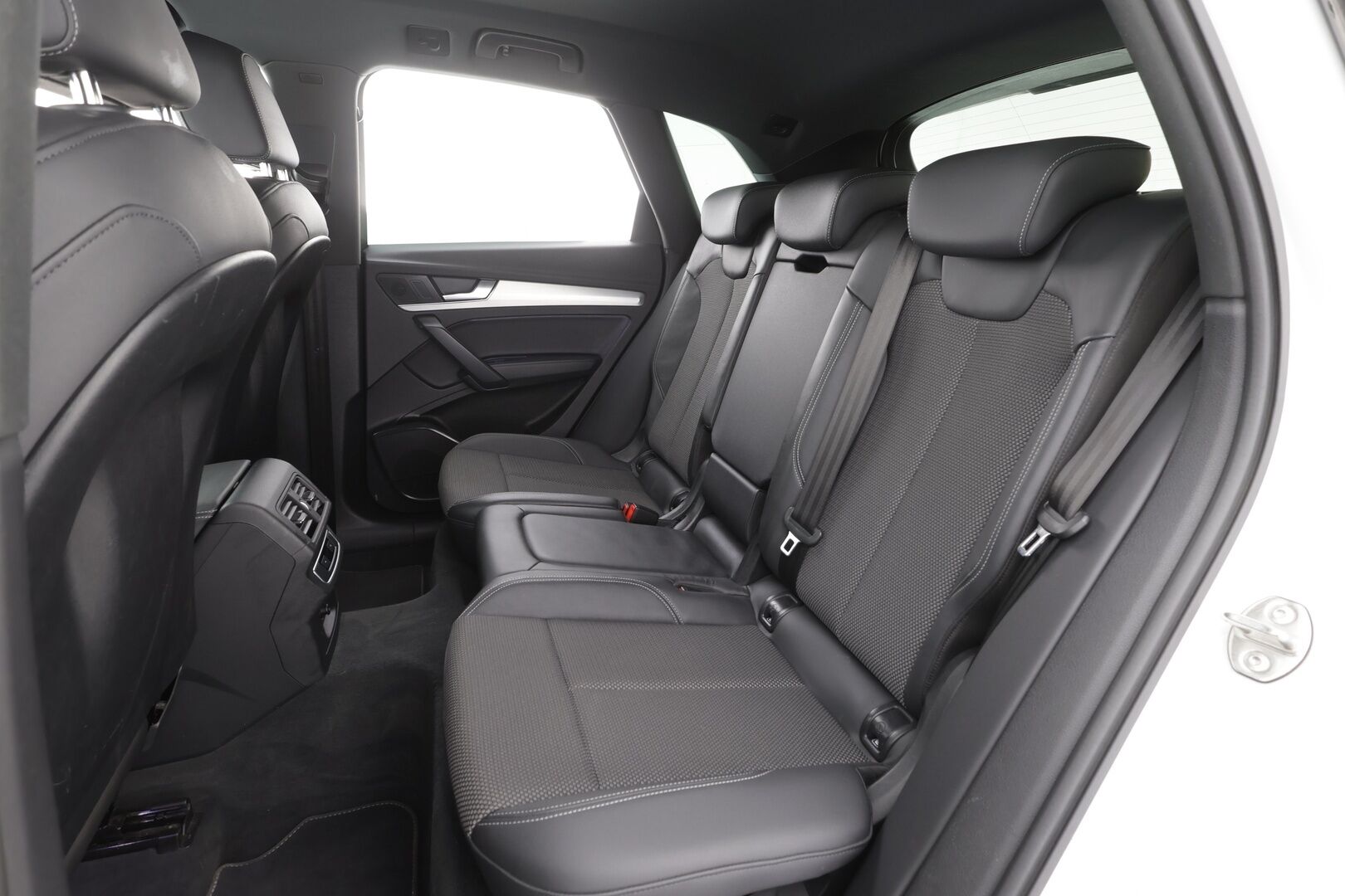 Audi Q5 2022 S line 55 TFSI e 270 kW quattro S tronic - | ACC | 2x S-Line | Matrix | Koukku | Ilma-alusta | Puolinahat | Sporttipenkit | Digimittaristo | P.kamera |