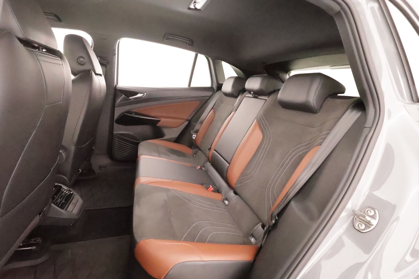 Volkswagen ID.4 2021 Pro Performance 150 kW, akku 77 kWh - | ACC | Lisälämmitin | Koukku | IQ-Light Matrix LED P.Kamera | Puolinahat | Ratinlämmitys | Keyless | Apple&Android | 1.Om Suomi-auto | Kahdet Renkaat | Merkkihuollettu |