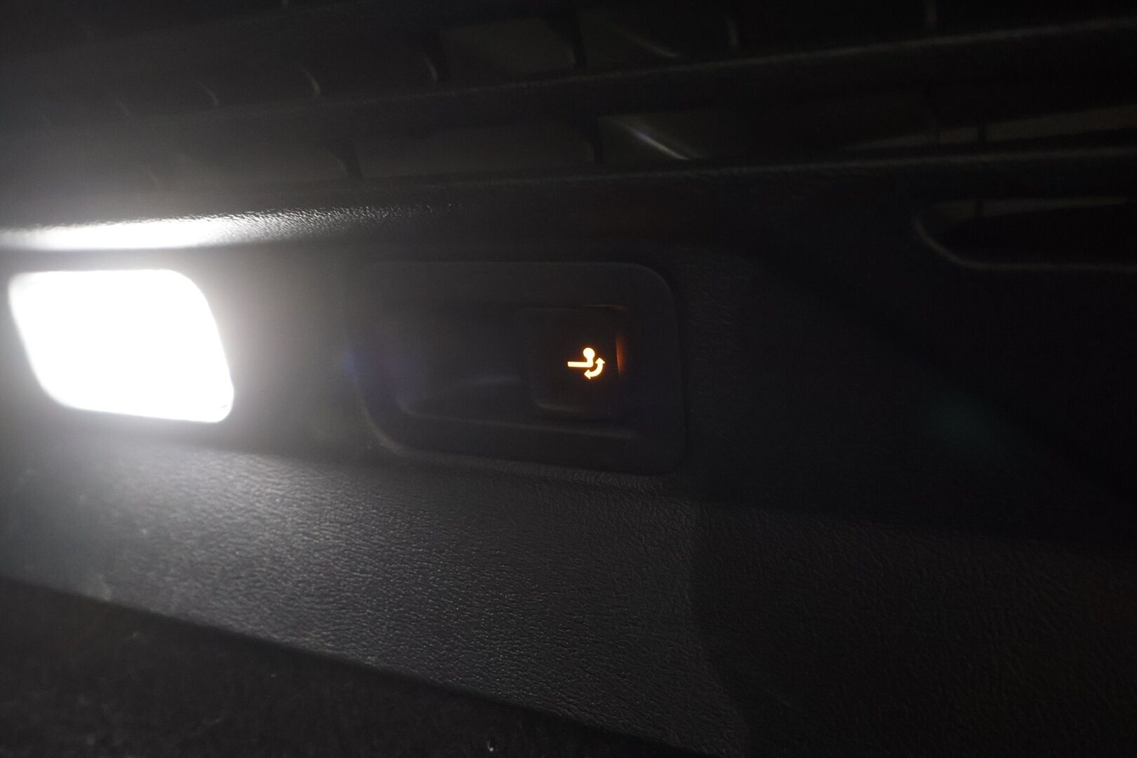 Volkswagen ID.4 2021 Pro Performance 150 kW, akku 77 kWh - | ACC | Lisälämmitin | Koukku | IQ-Light Matrix LED P.Kamera | Puolinahat | Ratinlämmitys | Keyless | Apple&Android | 1.Om Suomi-auto | Kahdet Renkaat | Merkkihuollettu |