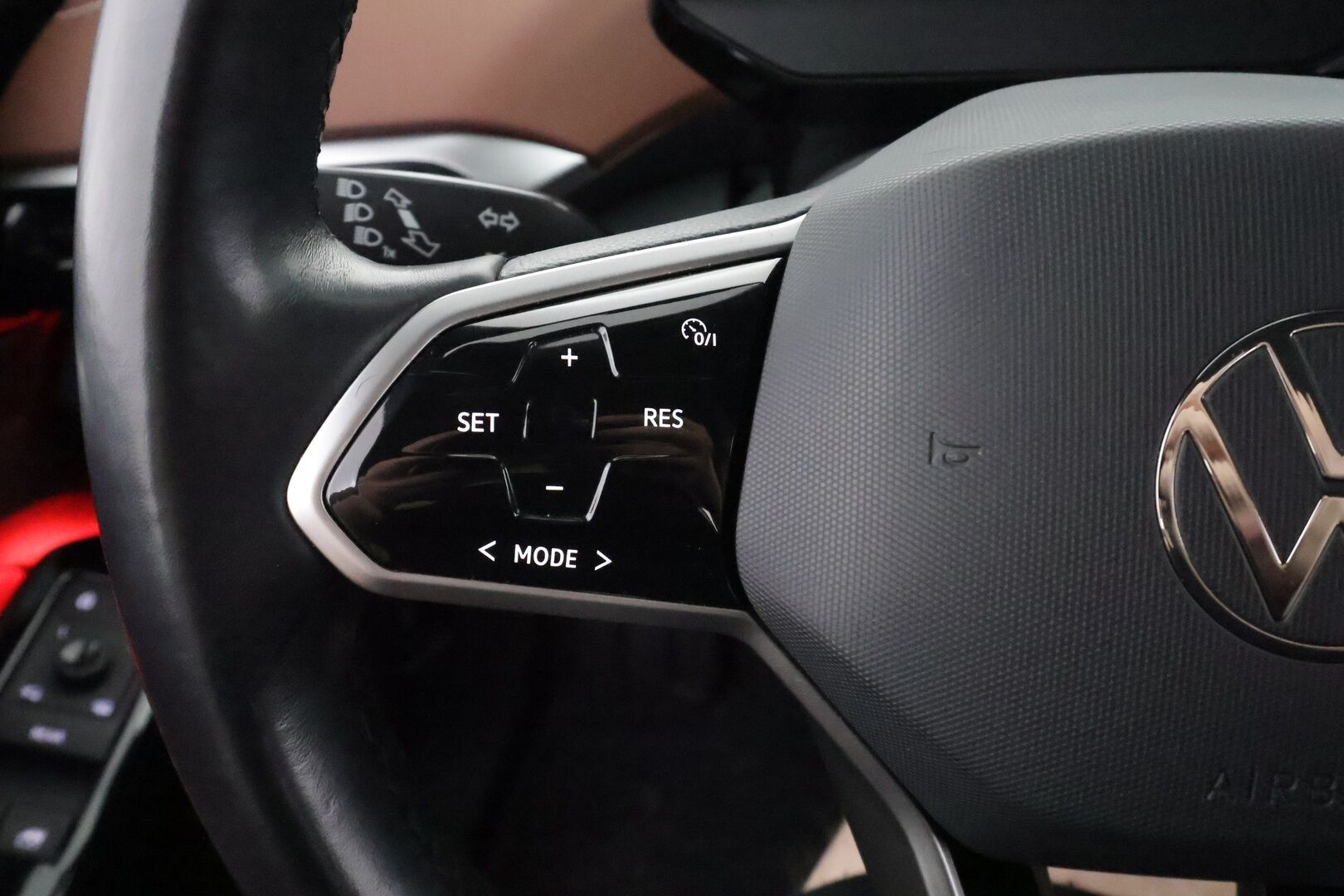 Volkswagen ID.4 2021 Pro Performance 150 kW, akku 77 kWh - | ACC | Lisälämmitin | Koukku | IQ-Light Matrix LED P.Kamera | Puolinahat | Ratinlämmitys | Keyless | Apple&Android | 1.Om Suomi-auto | Kahdet Renkaat | Merkkihuollettu |