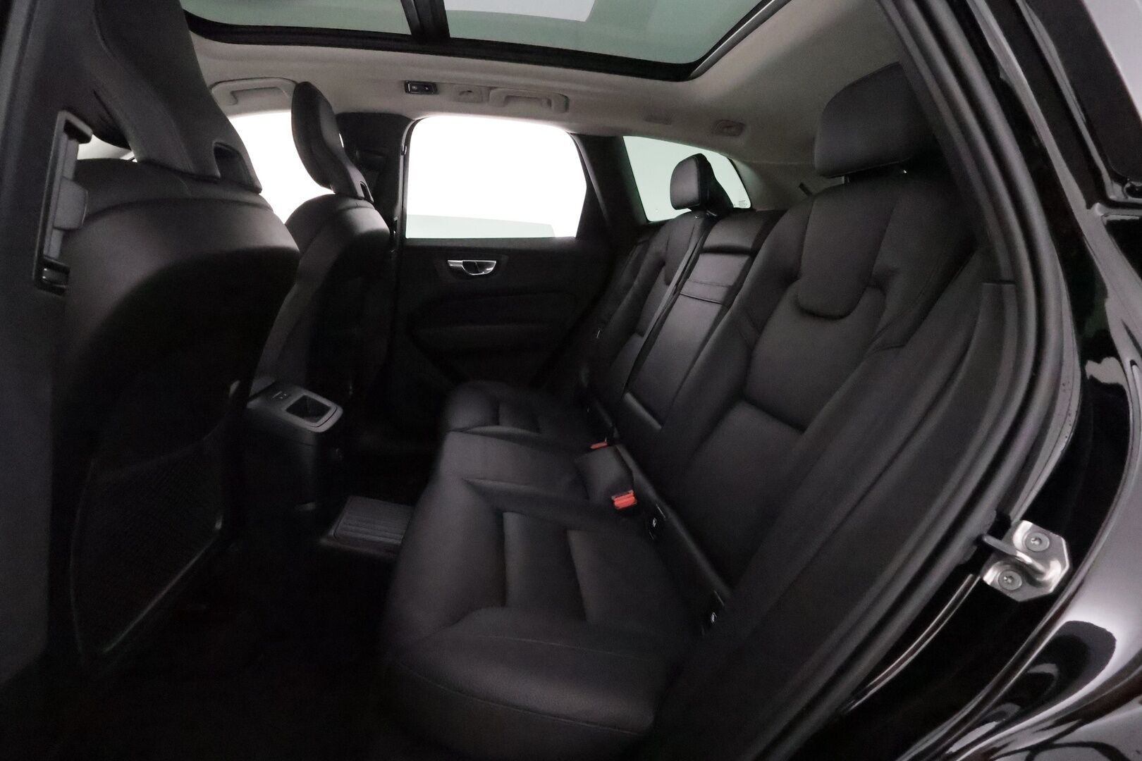 Volvo XC60 2021 T6 TwE AWD Business Inscription aut. **Panorama / Webasto / Koukku / BLIS / P.kamera / KeylessGo** - 3,99 % KORKOTARJOUS TÄHÄN AUTOON - Akku kuntotarkastettu / 1.om Suomi-auto / Merkkihuollettu / Kahdet renkaat aluvanteilla