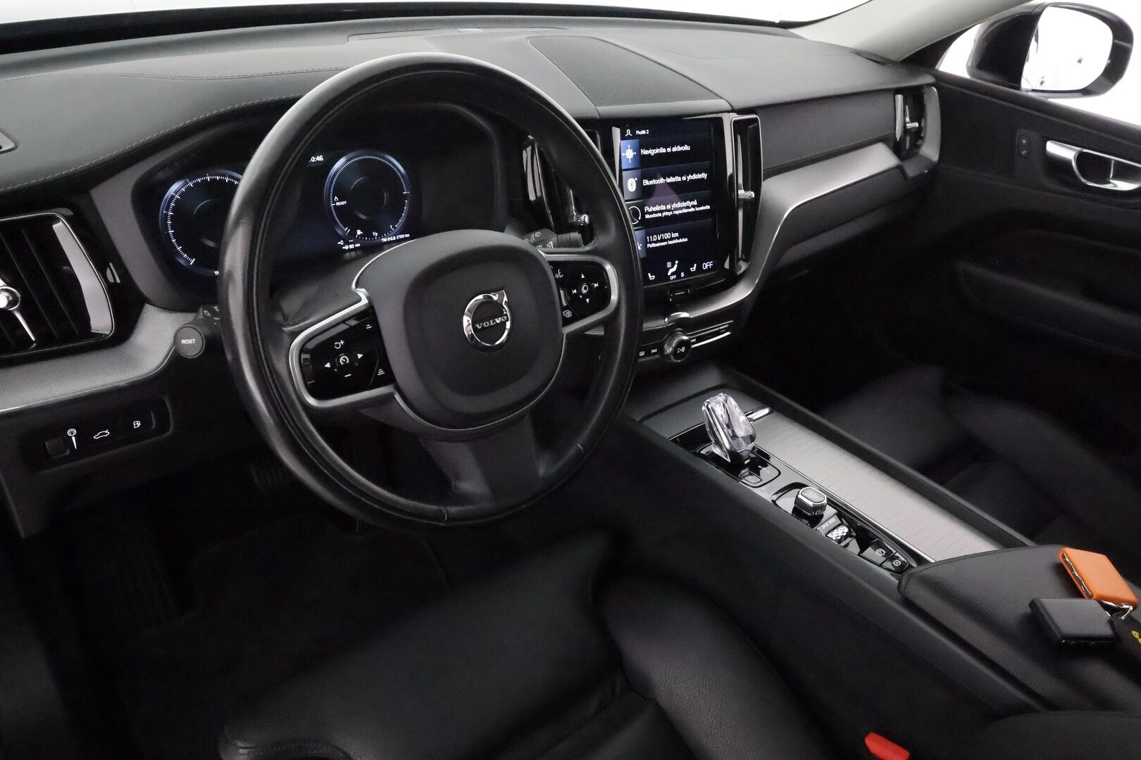 Volvo XC60 2021 T6 TwE AWD Business Inscription aut. **Panorama / Webasto / Koukku / BLIS / P.kamera / KeylessGo** - 3,99 % KORKOTARJOUS TÄHÄN AUTOON - Akku kuntotarkastettu / 1.om Suomi-auto / Merkkihuollettu / Kahdet renkaat aluvanteilla