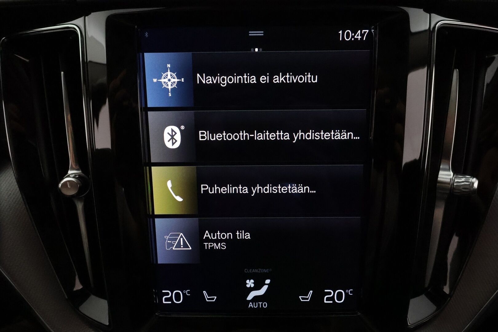 Volvo XC60 2021 T6 TwE AWD Business Inscription aut. **Panorama / Webasto / Koukku / BLIS / P.kamera / KeylessGo** - 3,99 % KORKOTARJOUS TÄHÄN AUTOON - Akku kuntotarkastettu / 1.om Suomi-auto / Merkkihuollettu / Kahdet renkaat aluvanteilla
