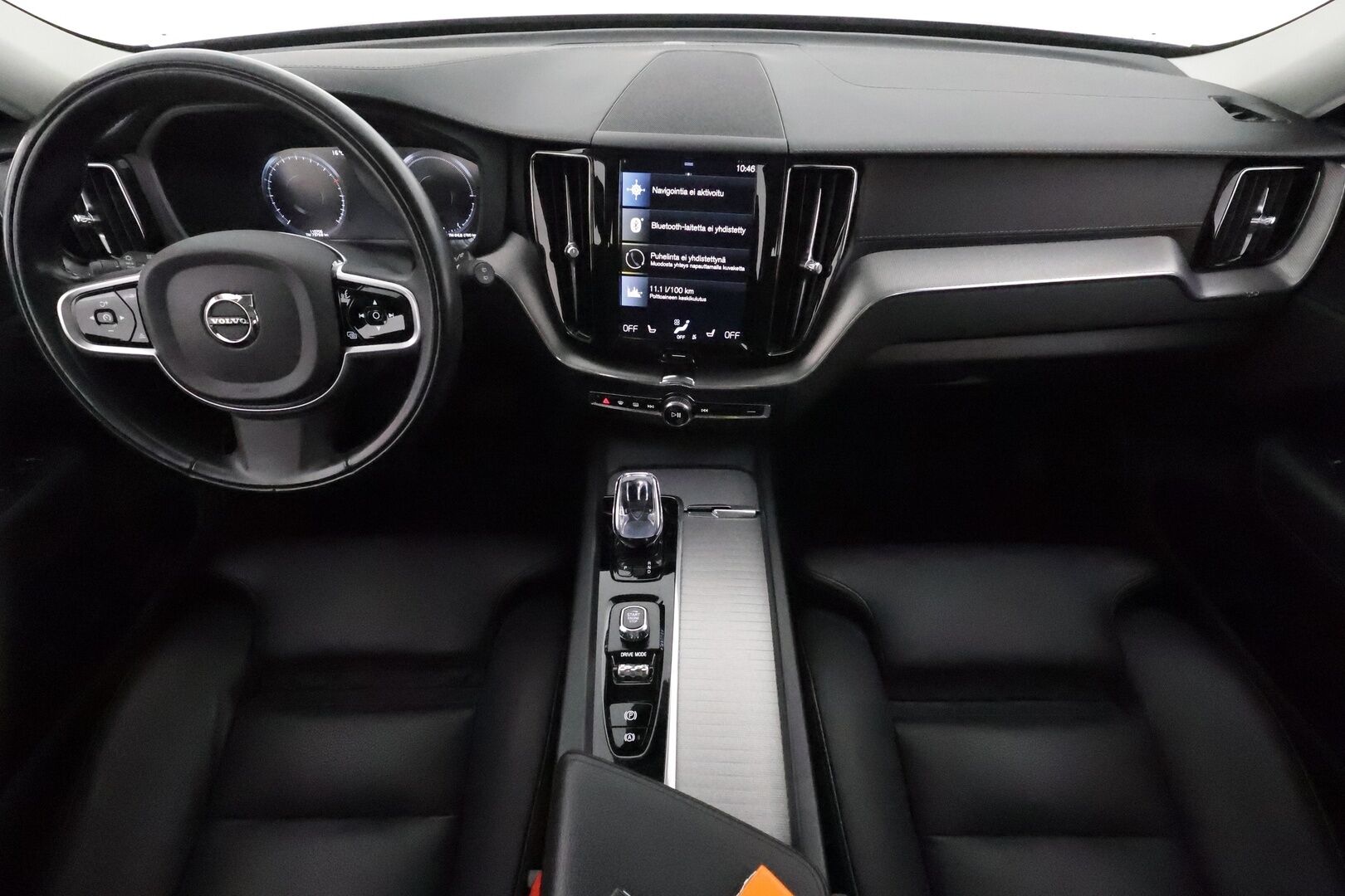 Volvo XC60 2021 T6 TwE AWD Business Inscription aut. **Panorama / Webasto / Koukku / BLIS / P.kamera / KeylessGo** - 3,99 % KORKOTARJOUS TÄHÄN AUTOON - Akku kuntotarkastettu / 1.om Suomi-auto / Merkkihuollettu / Kahdet renkaat aluvanteilla