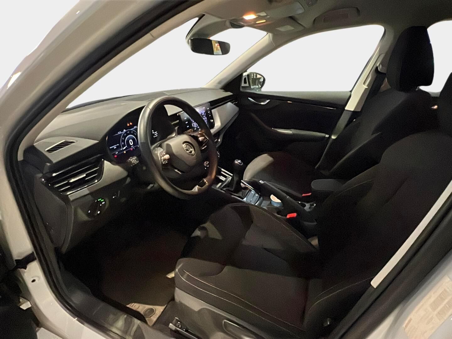 Skoda Kamiq 2021 1,0 TSI 110 Style - Suomiauto / Digimittari / Vetokoukku / Apple&Android / Peruutustutkat / Ratinlämmitys / Lane Assist / 2x Renkaat aluvantein!