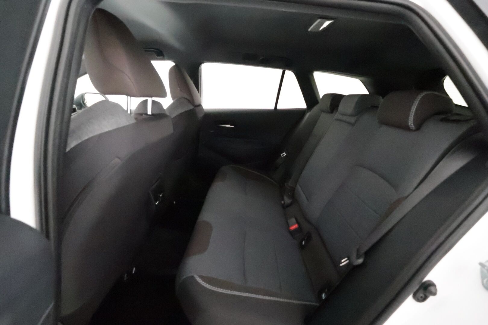 Toyota Corolla 2021 Touring Sports 1,8 Hybrid TREK Business ** Webasto / Adapt.Vakkari / P.Kamera / LED-valot / Navi / KeylessGO ** - 1.Om Suomi-auto / 2x Renkaat