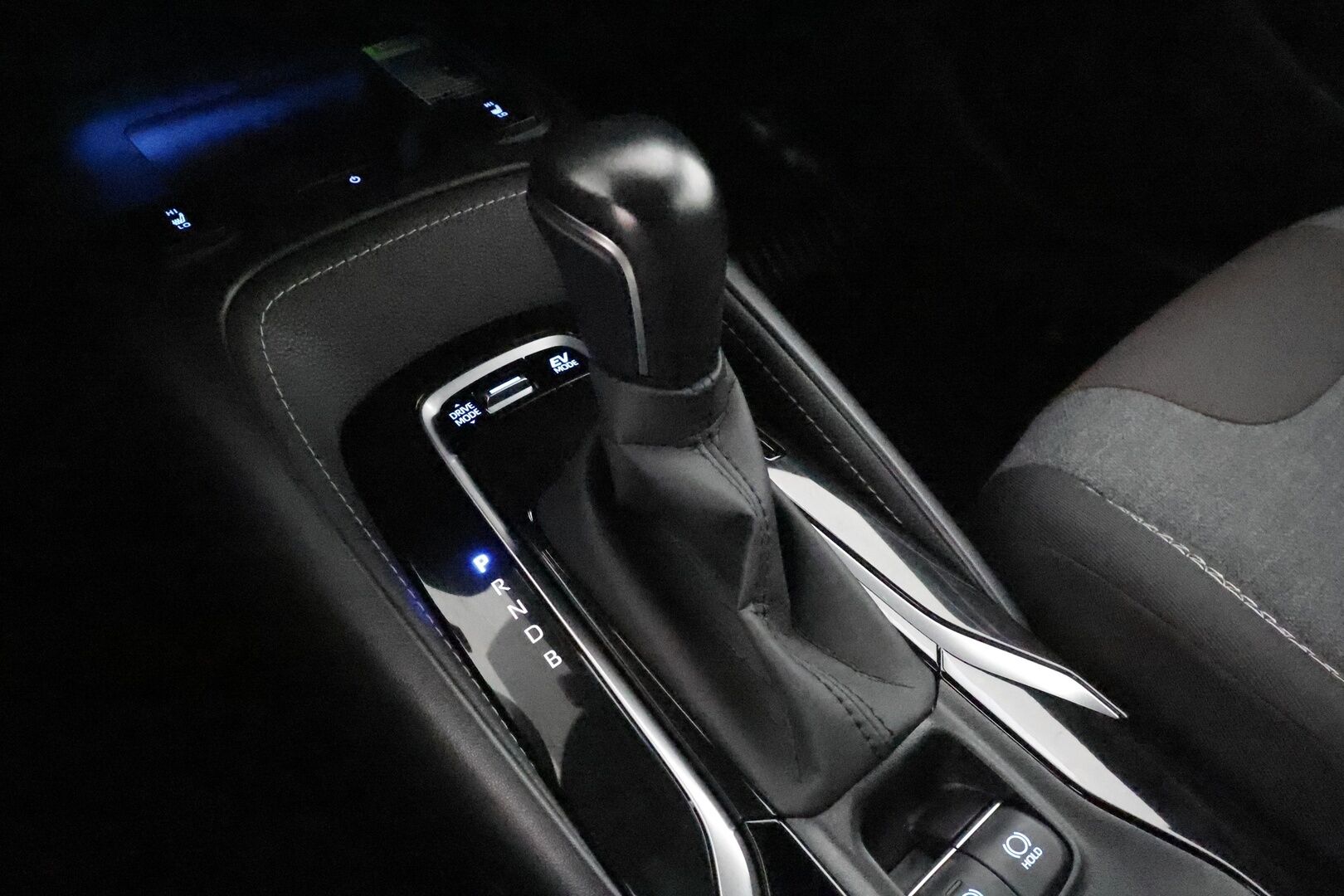 Toyota Corolla 2021 Touring Sports 1,8 Hybrid TREK Business ** Webasto / Adapt.Vakkari / P.Kamera / LED-valot / Navi / KeylessGO ** - 1.Om Suomi-auto / 2x Renkaat