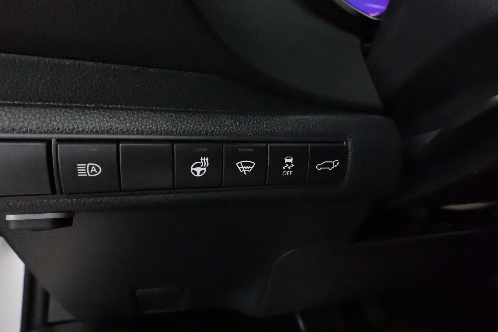 Toyota Corolla 2021 Touring Sports 1,8 Hybrid TREK Business ** Webasto / Adapt.Vakkari / P.Kamera / LED-valot / Navi / KeylessGO ** - 1.Om Suomi-auto / 2x Renkaat