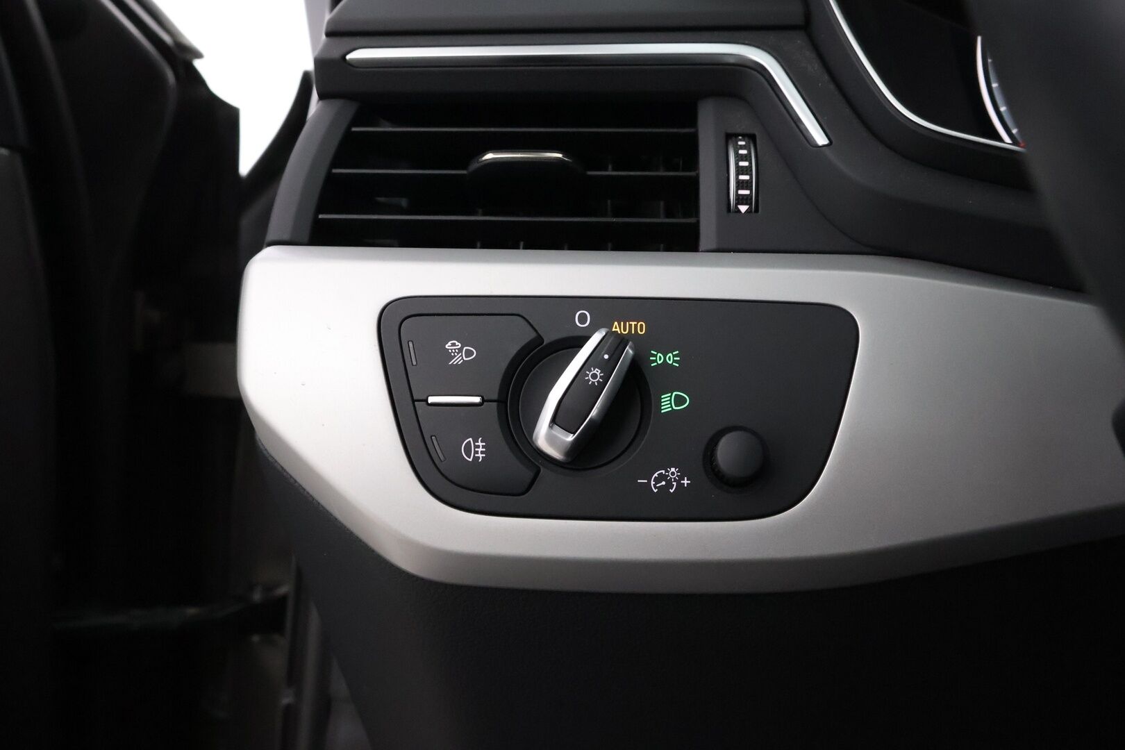 Audi A4 allroad 2021 Business 40 TDI 150 kW MHEV quattro S tronic - Suomiauto | Webasto | Vetokoukku | Adapt.Vakkari | Matrix LED | Digital Cockpit | Sporttipenkit | Huippuvarusteet ja näyttävä yksilö!