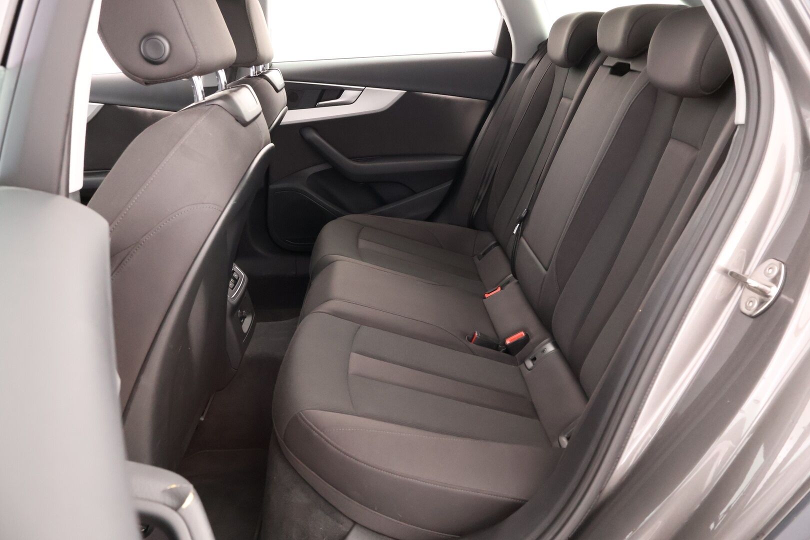 Audi A4 allroad 2021 Business 40 TDI 150 kW MHEV quattro S tronic - Suomiauto | Webasto | Vetokoukku | Adapt.Vakkari | Matrix LED | Digital Cockpit | Sporttipenkit | Huippuvarusteet ja näyttävä yksilö!