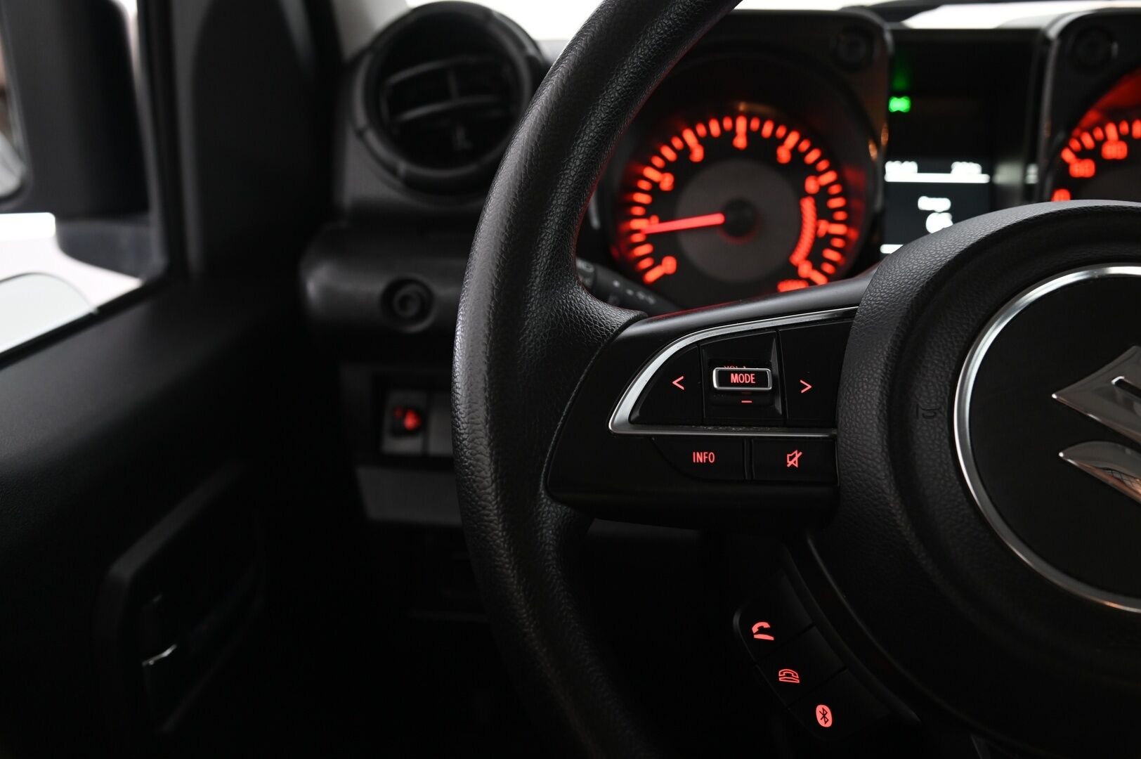 Suzuki Jimny 2022 LCV 1,5 VVT 4WD GL 5MT TWO-SEATER *1.Om. Suomi-Auto / Roof Rack valoilla / Korotettu / Led-lisävalot* - *Juuri saapunut! / Vakkari / "X Renkaat / Lohko / Siisti*