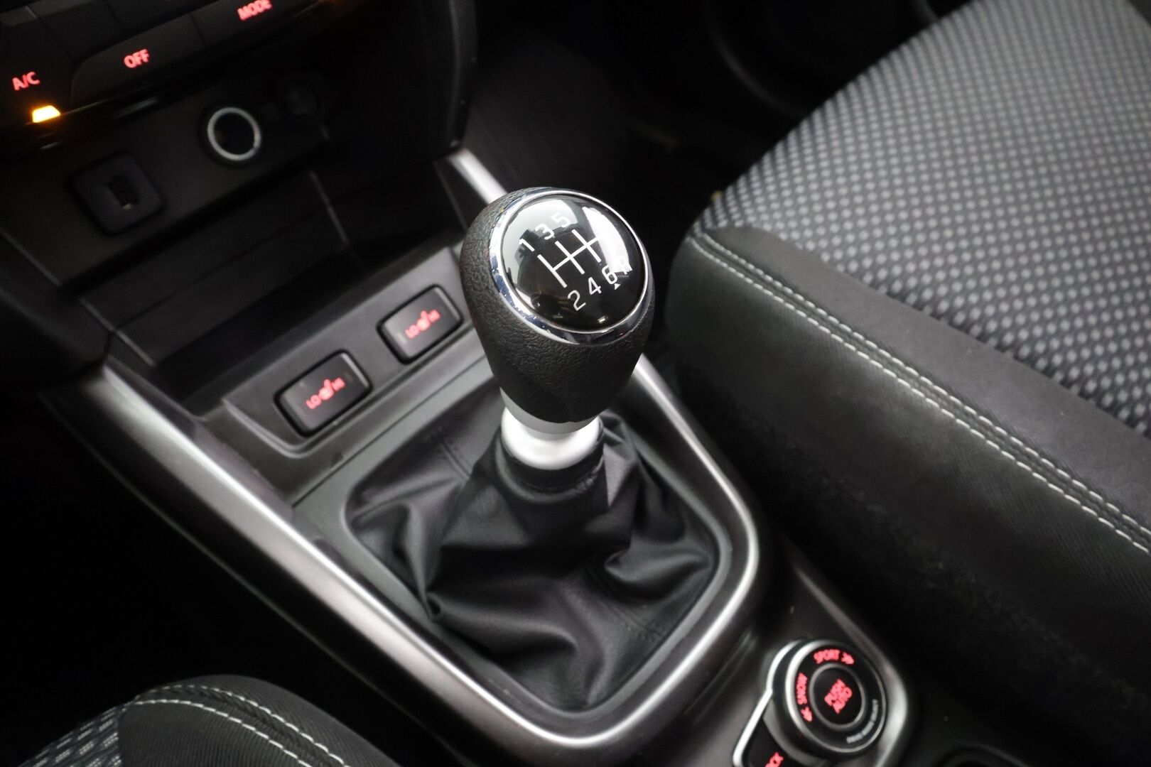 Suzuki Vitara 2022 1,4 BOOSTERJET 4WD GL+ HYBRID * Suomi-auto / ACC / LED / P.Kamera / Kaistavahti / Sisätilanlämmitin * - Kahdet Renkaat