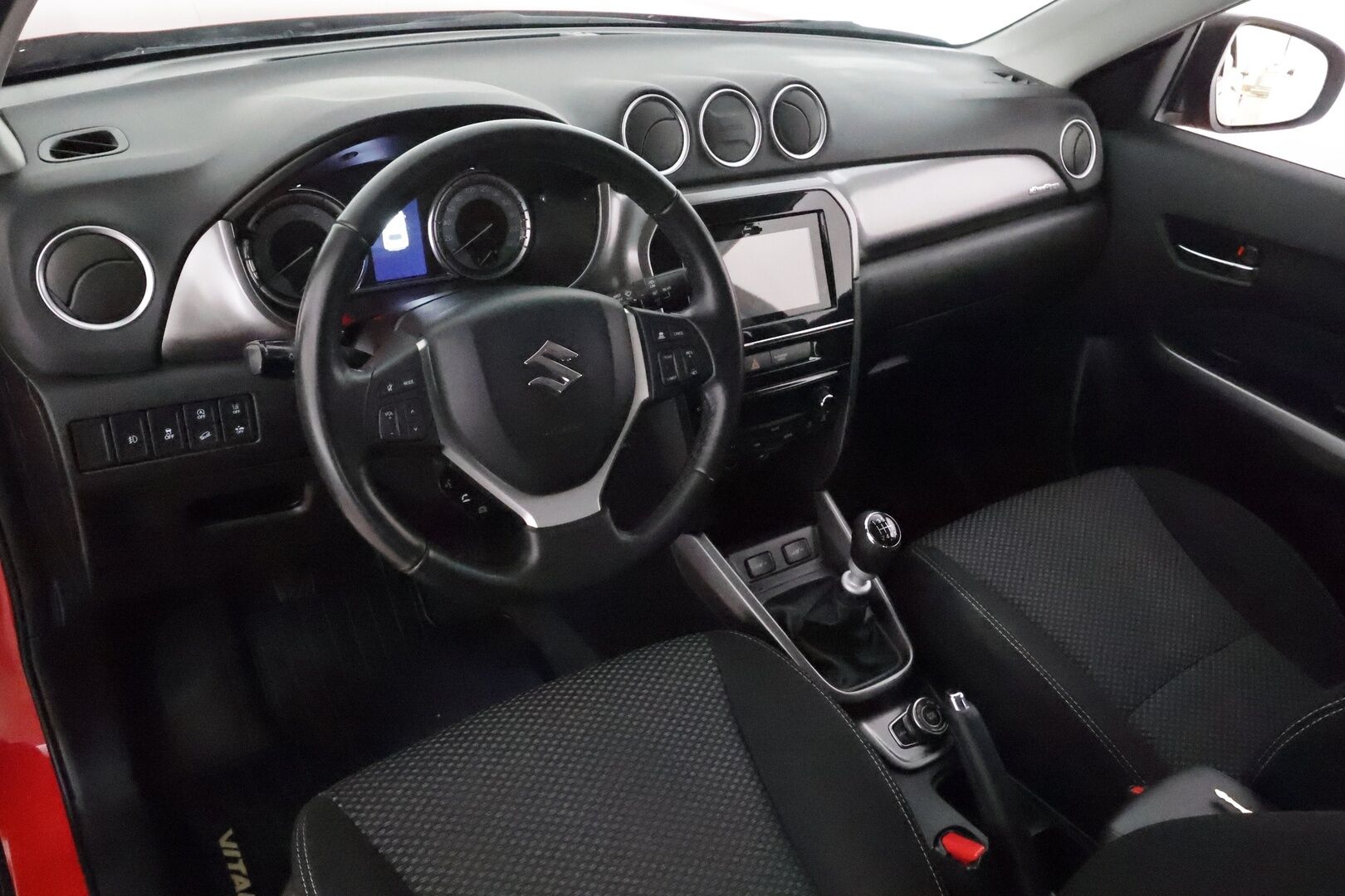 Suzuki Vitara 2022 1,4 BOOSTERJET 4WD GL+ HYBRID * Suomi-auto / ACC / LED / P.Kamera / Kaistavahti / Sisätilanlämmitin * - Kahdet Renkaat