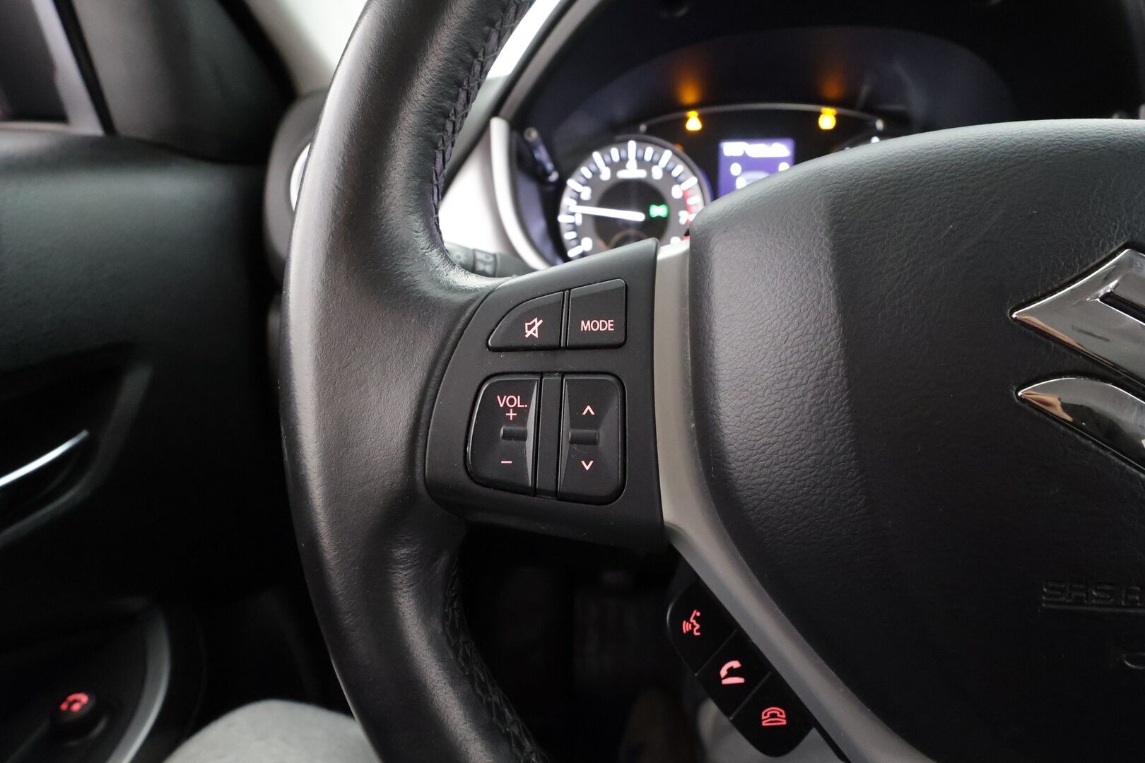 Suzuki Vitara 2022 1,4 BOOSTERJET 4WD GL+ HYBRID * Suomi-auto / ACC / LED / P.Kamera / Kaistavahti / Sisätilanlämmitin * - Kahdet Renkaat