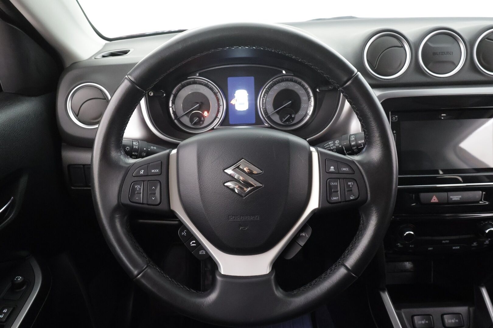 Suzuki Vitara 2022 1,4 BOOSTERJET 4WD GL+ HYBRID * Suomi-auto / ACC / LED / P.Kamera / Kaistavahti / Sisätilanlämmitin * - Kahdet Renkaat