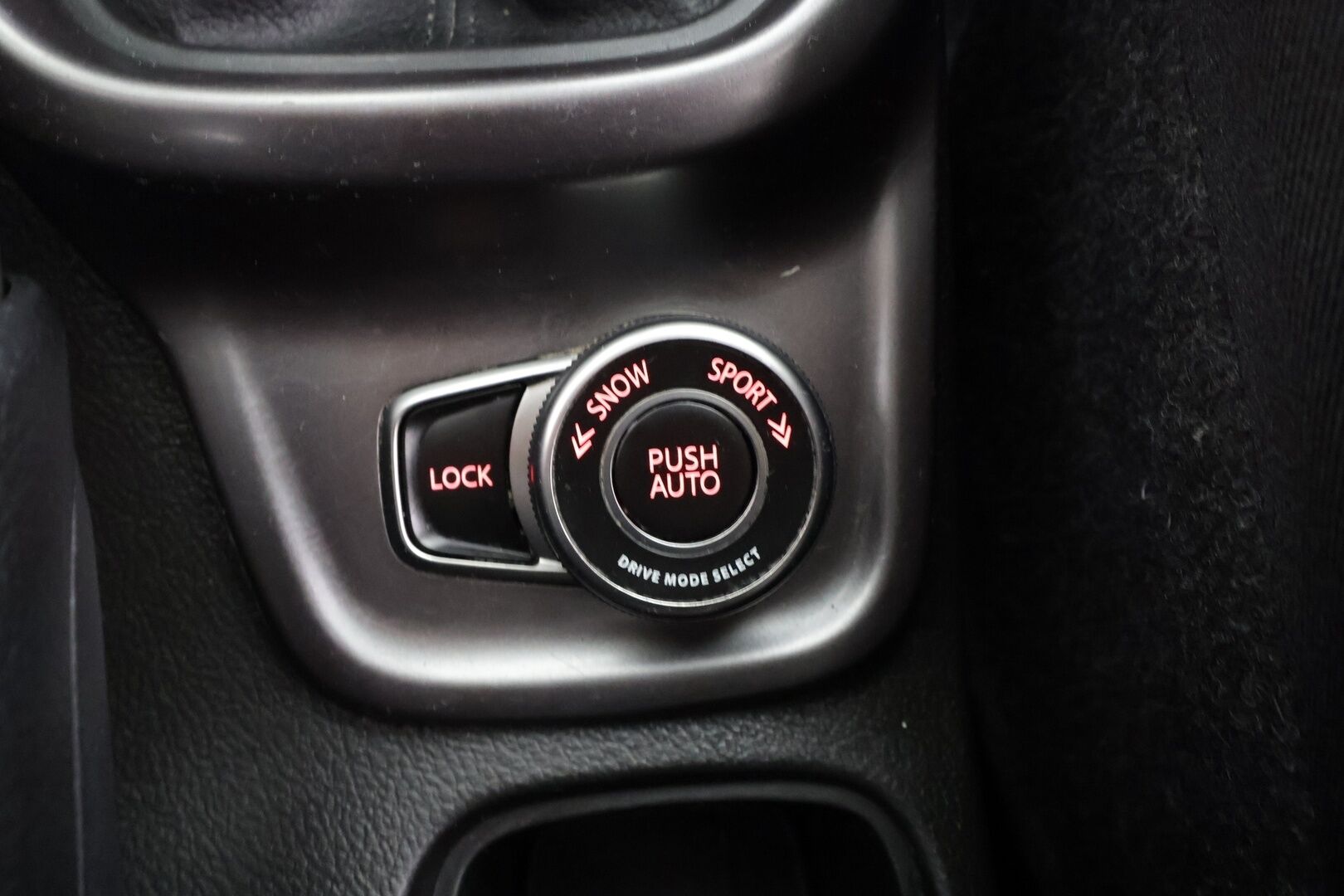 Suzuki Vitara 2022 1,4 BOOSTERJET 4WD GL+ HYBRID * Suomi-auto / ACC / LED / P.Kamera / Kaistavahti / Sisätilanlämmitin * - Kahdet Renkaat