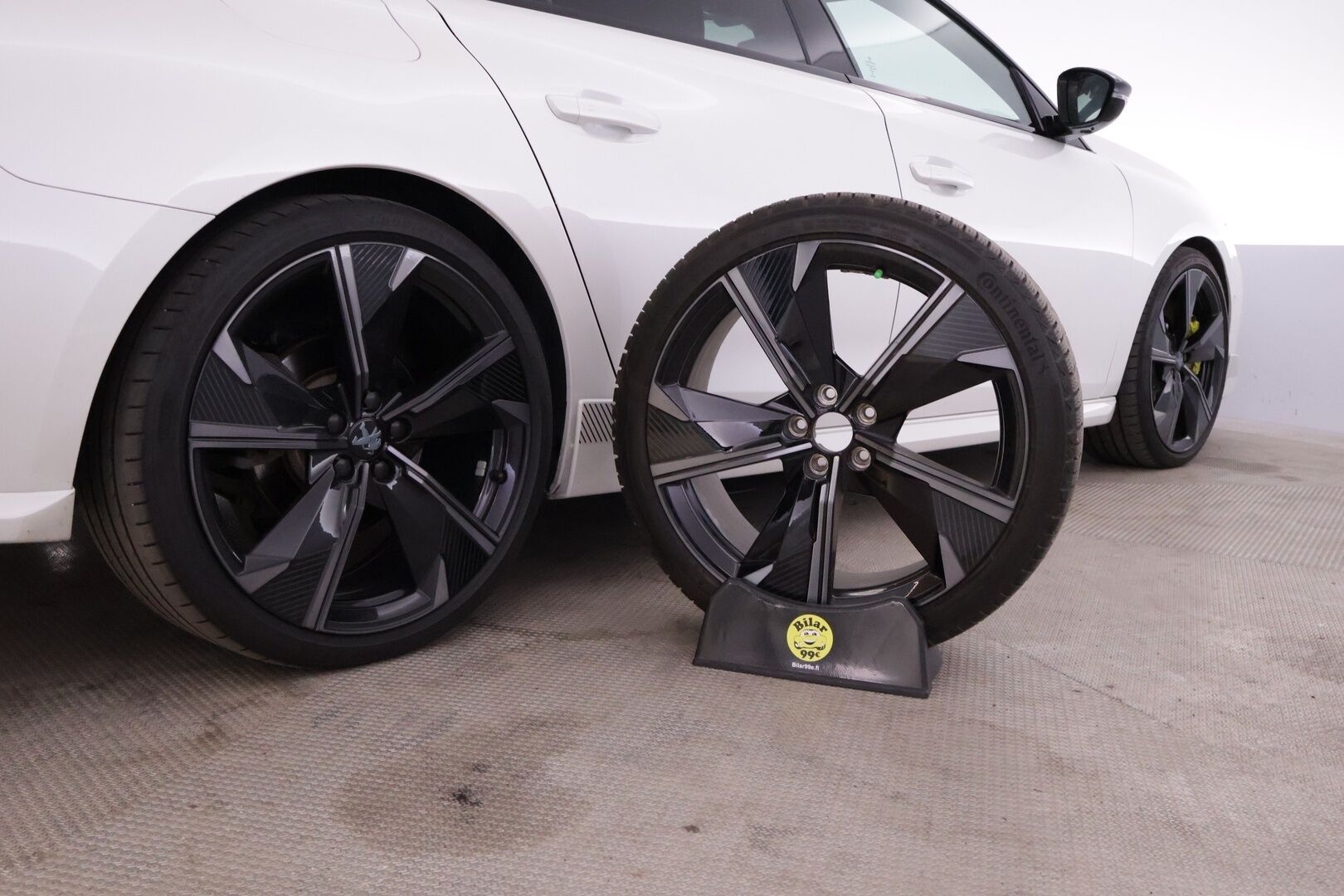 Peugeot 508 2021 SW PSE Hybrid4 360 EAT8 Peugeot *Sport Engineered / ACC / Focal / Night Vision / Hierovat penkit / 360-Kamera / LED* - 360hv! / Kahdet tyylikkäät OEM vanteet! / Merkkirenkaat / Merkkihuollettu