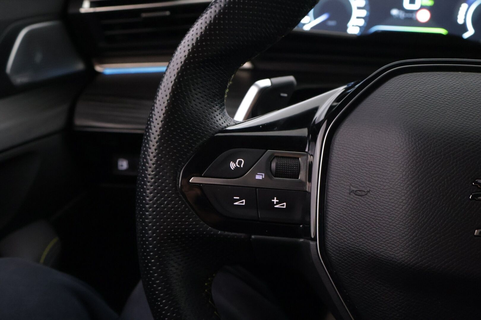 Peugeot 508 2021 SW PSE Hybrid4 360 EAT8 Peugeot *Sport Engineered / ACC / Focal / Night Vision / Hierovat penkit / 360-Kamera / LED* - 360hv! / Kahdet tyylikkäät OEM vanteet! / Merkkirenkaat / Merkkihuollettu - HULLU BLACKWEEK KORKOTARJOUS 2,49%