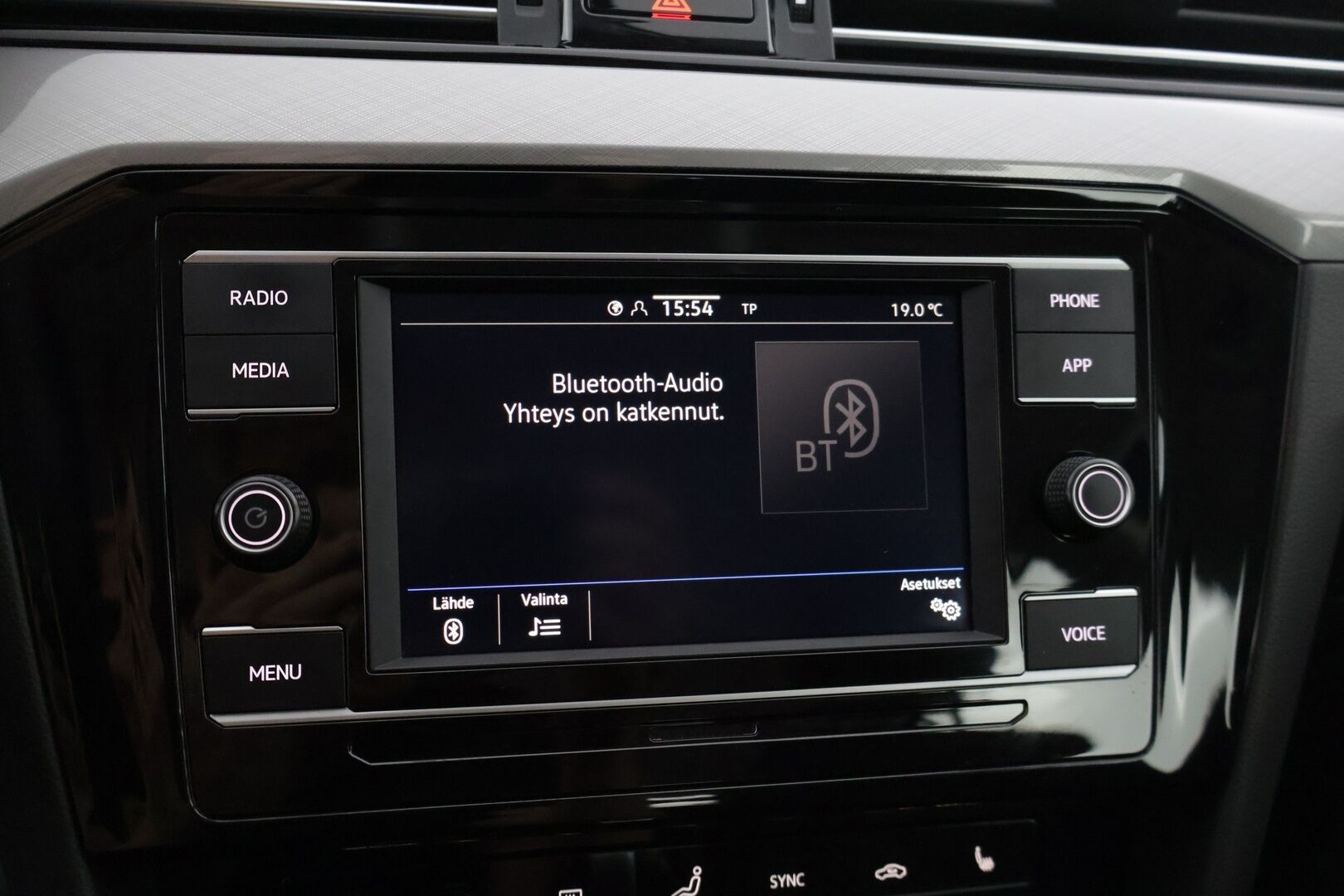 Volkswagen Passat 2021 Variant 2,0 TDI EVO SCR 110 kW DSG-automaatti* 2-.om Suomi-auto / Webasto / Koukku / Tutkat / Adaptivakkari / Sähköluukku * - * Esimerkillinen huoltohistoria / 2-om. Suomi-Auto / Halutumpi tumma väri / Hyvät varusteet * 