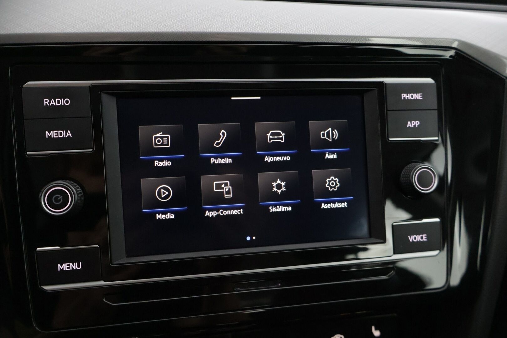 Volkswagen Passat 2021 Variant 2,0 TDI EVO SCR 110 kW DSG-automaatti* 2-.om Suomi-auto / Webasto / Koukku / Tutkat / Adaptivakkari / Sähköluukku * - * Esimerkillinen huoltohistoria / 2-om. Suomi-Auto / Halutumpi tumma väri / Hyvät varusteet * 