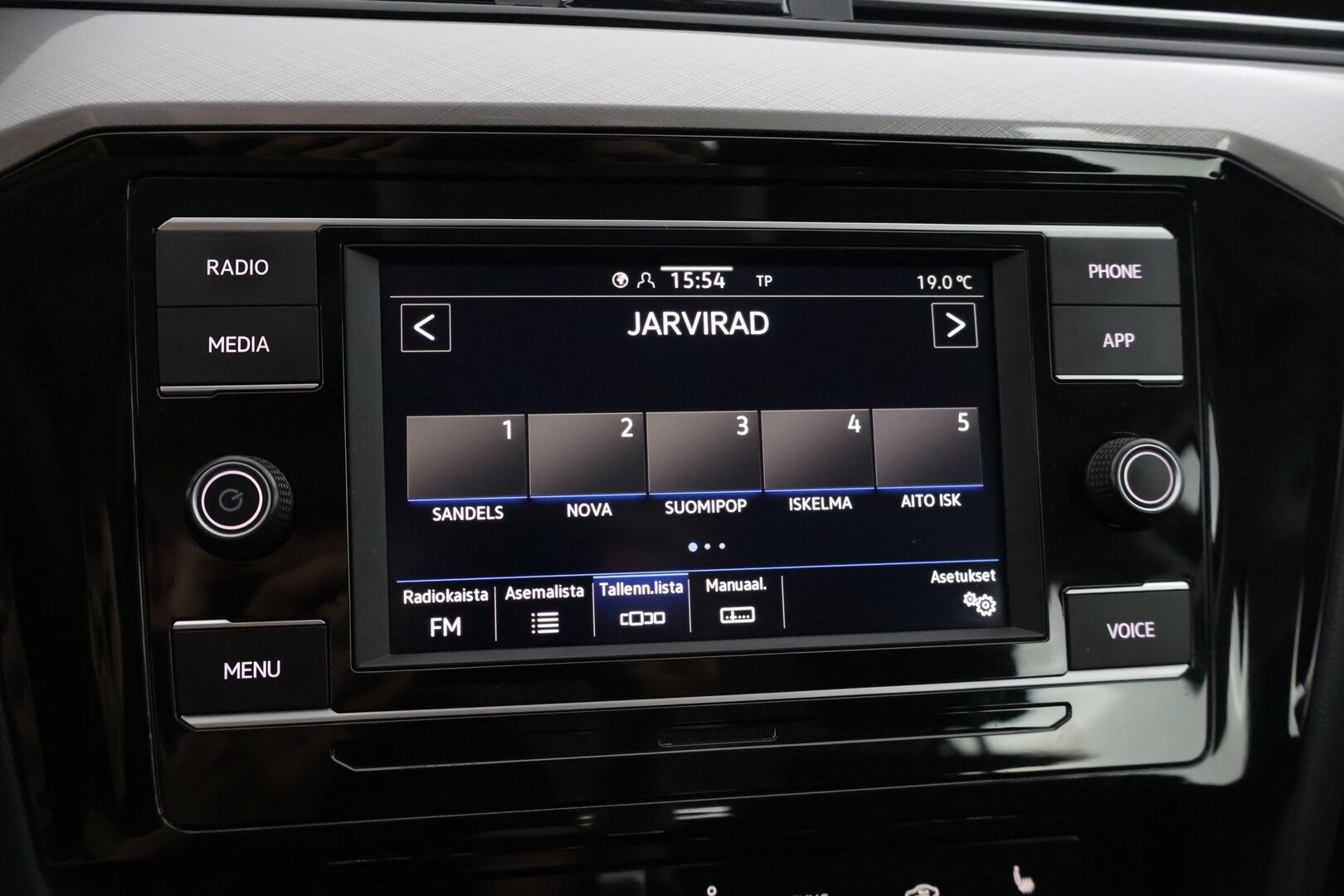 Volkswagen Passat 2021 Variant 2,0 TDI EVO SCR 110 kW DSG-automaatti* 2-.om Suomi-auto / Webasto / Koukku / Tutkat / Adaptivakkari / Sähköluukku * - * Esimerkillinen huoltohistoria / 2-om. Suomi-Auto / Halutumpi tumma väri / Hyvät varusteet * 