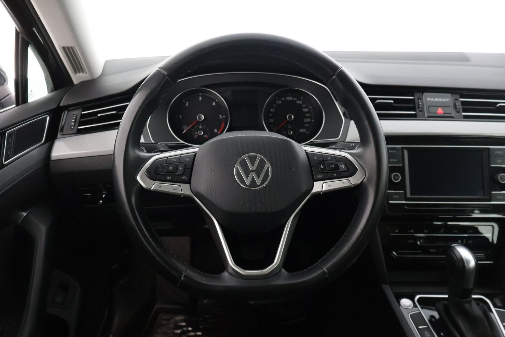 Volkswagen Passat 2021 PASSAT Farmari (AC) 5ov 1968cm3 A * 2-.om Suomi-auto / Webasto / Koukku / Tutkat / Adaptivakkari / Sähköluukku * - * Esimerkillinen huoltohistoria / 2-om. Suomi-Auto / Halutumpi tumma väri / Hyvät varusteet * 