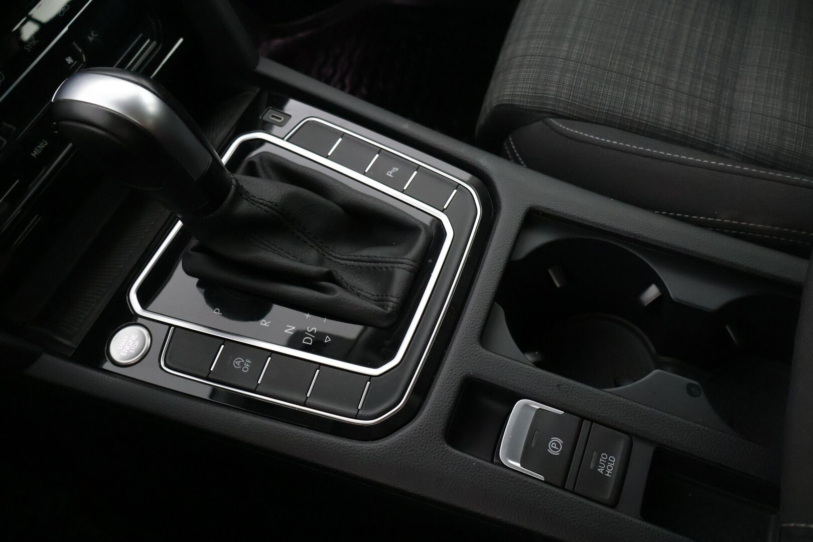 Volkswagen Passat 2021 Variant 2,0 TDI EVO SCR 110 kW DSG-automaatti* 2-.om Suomi-auto / Webasto / Koukku / Tutkat / Adaptivakkari / Sähköluukku * - * Esimerkillinen huoltohistoria / 2-om. Suomi-Auto / Halutumpi tumma väri / Hyvät varusteet * 